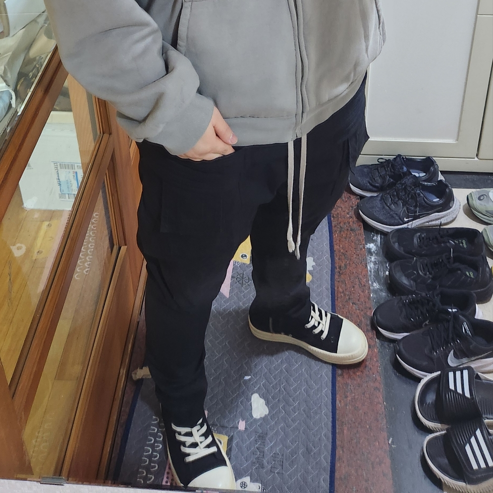 Yeezy YZY Zip-Up Hoodie Grey, Rick Owens Drkshdw Creatch Cargo Drawstring Pants Black 착용 스타일 - 2