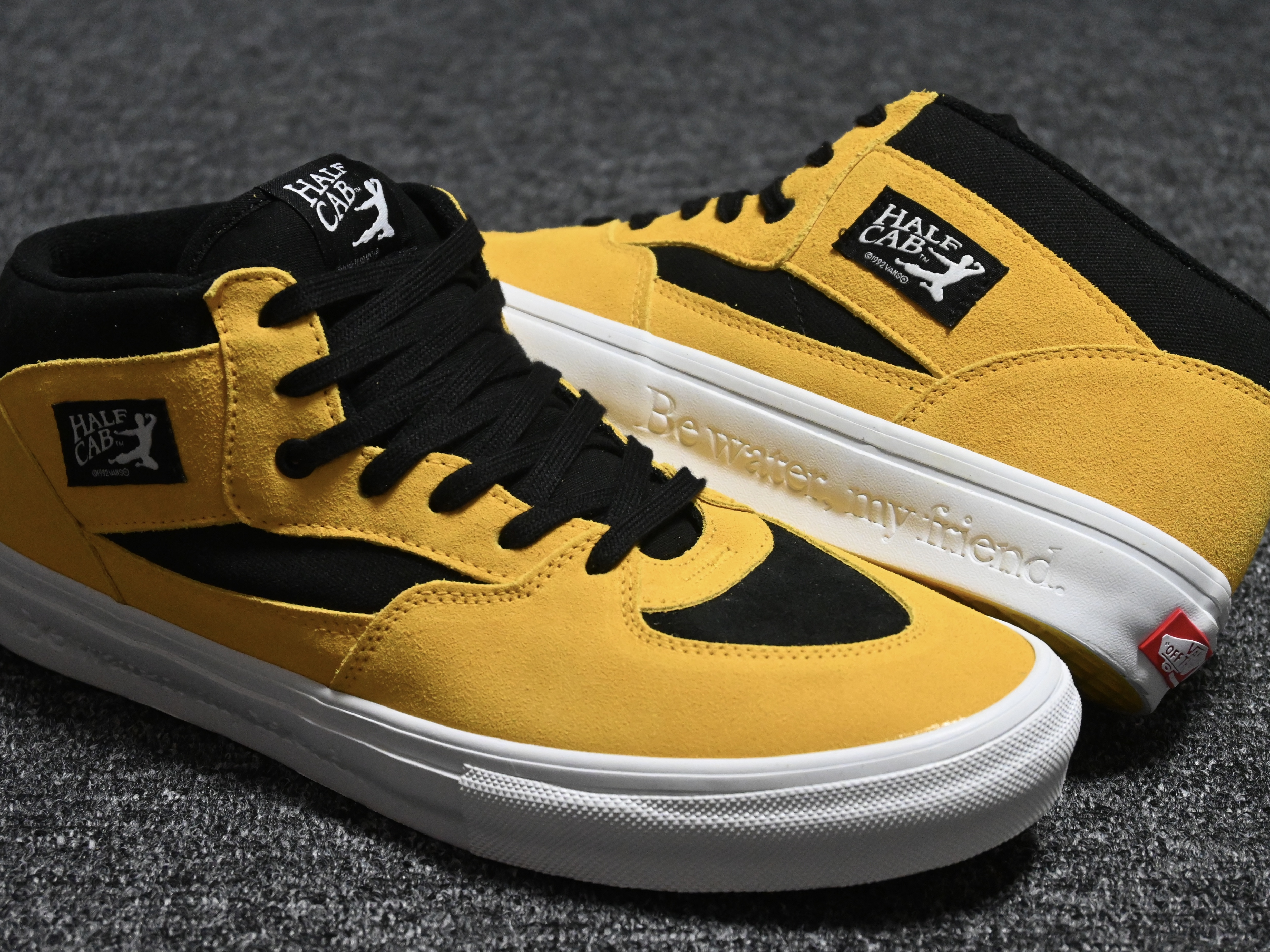 Vans x Bruce Lee Skate Half Cab Black Yellow 착용 스타일