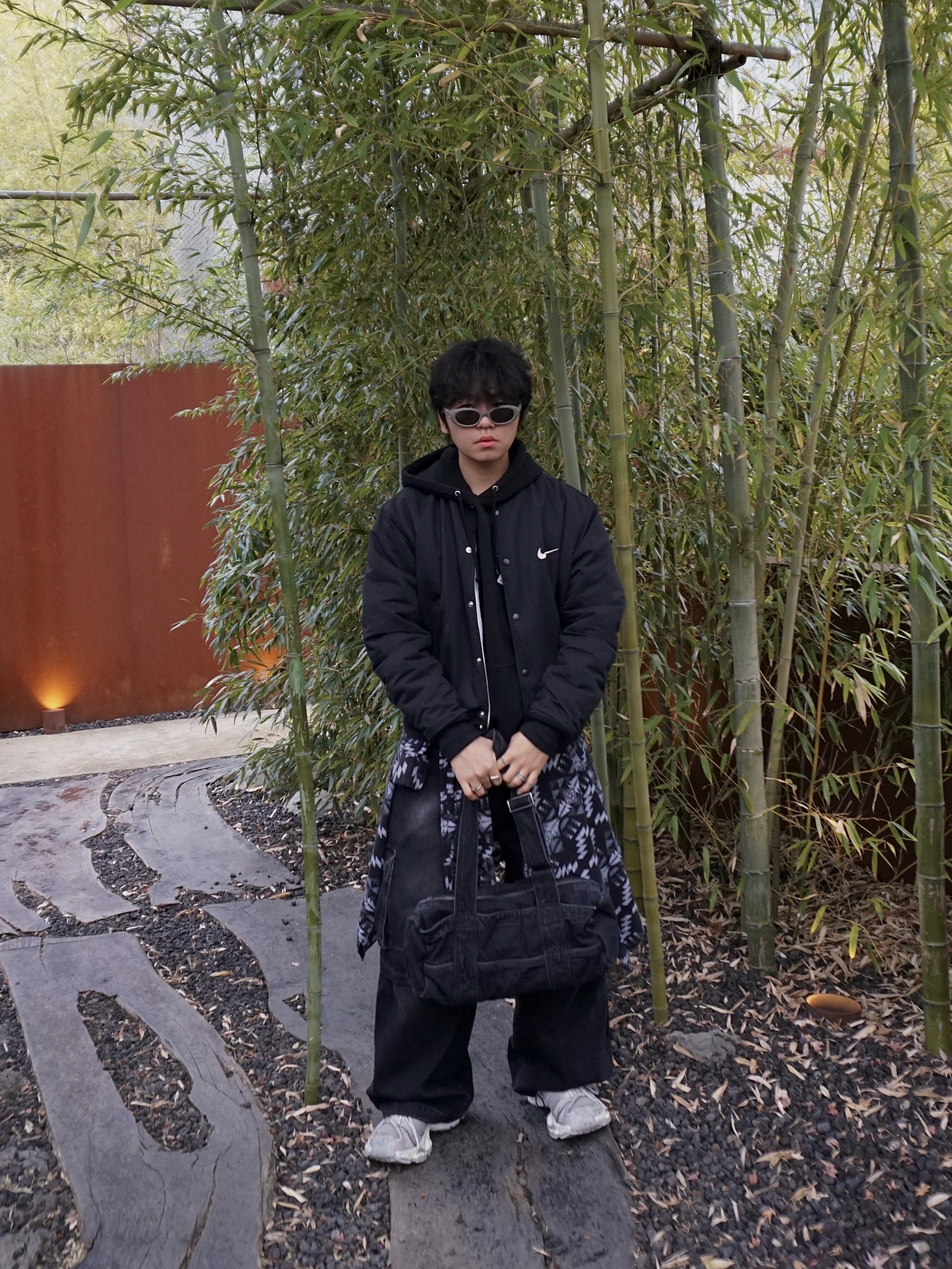 Nike x Stussy Reversible Jacket Black (FJ9153-010), Balenciaga Stapler Sneaker Beige Grey 착용 스타일 - 2