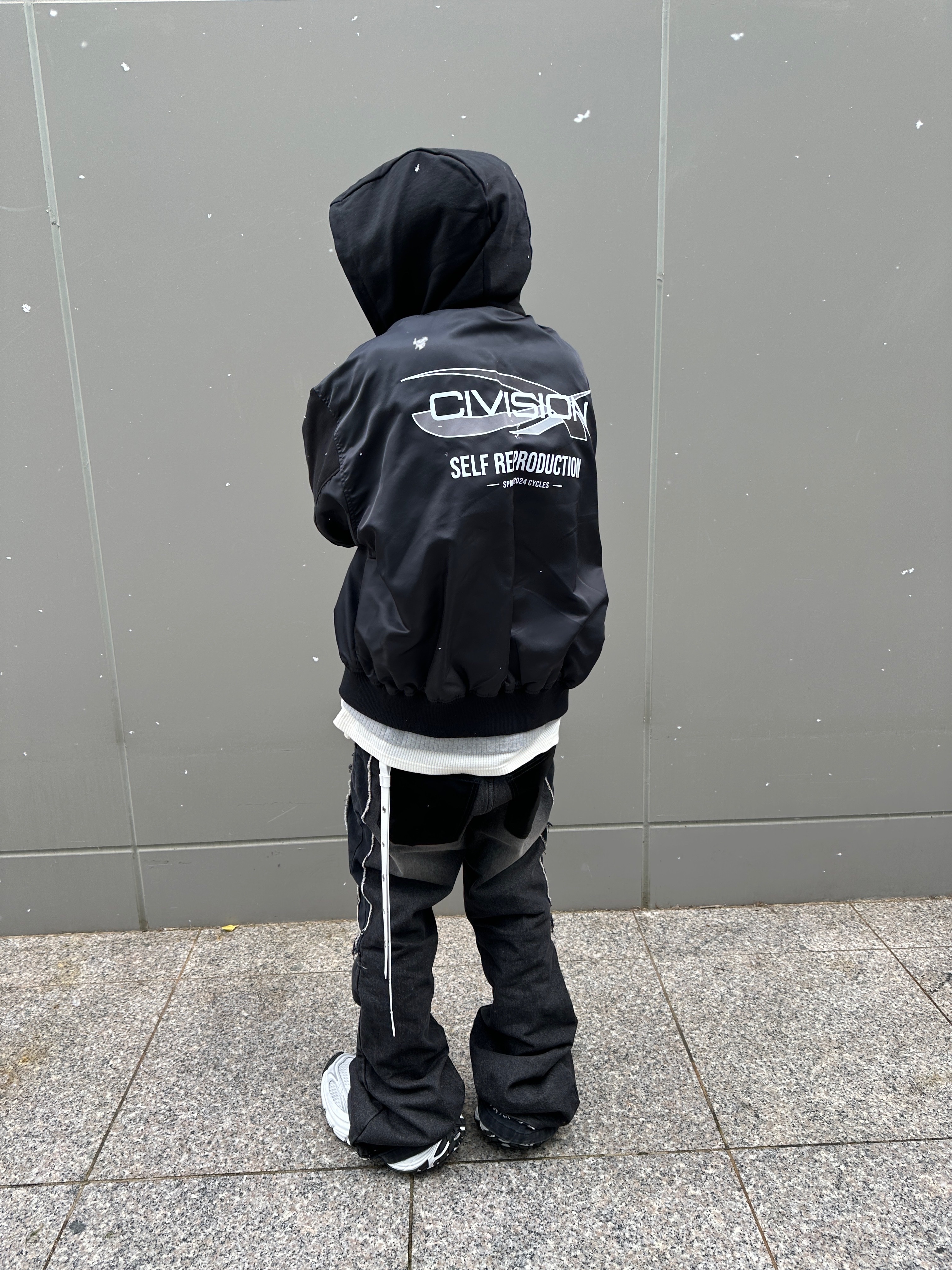 Civision by CSC Remake Hooded Blouson Black, Balenciaga 10XL Sneakers White Grey Silver Black 착용 스타일 - 2