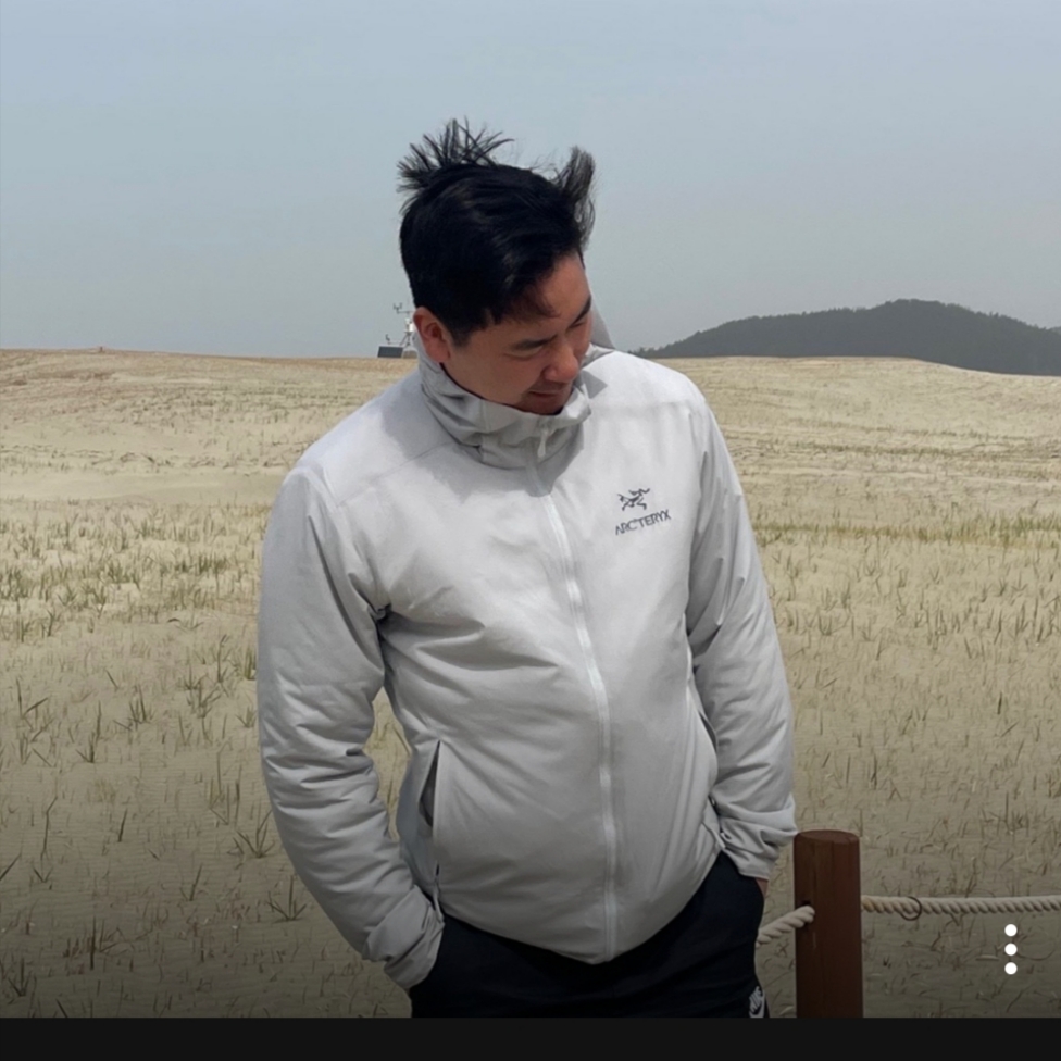 Arc'teryx Atom SL Hoody Solitude 착용 스타일