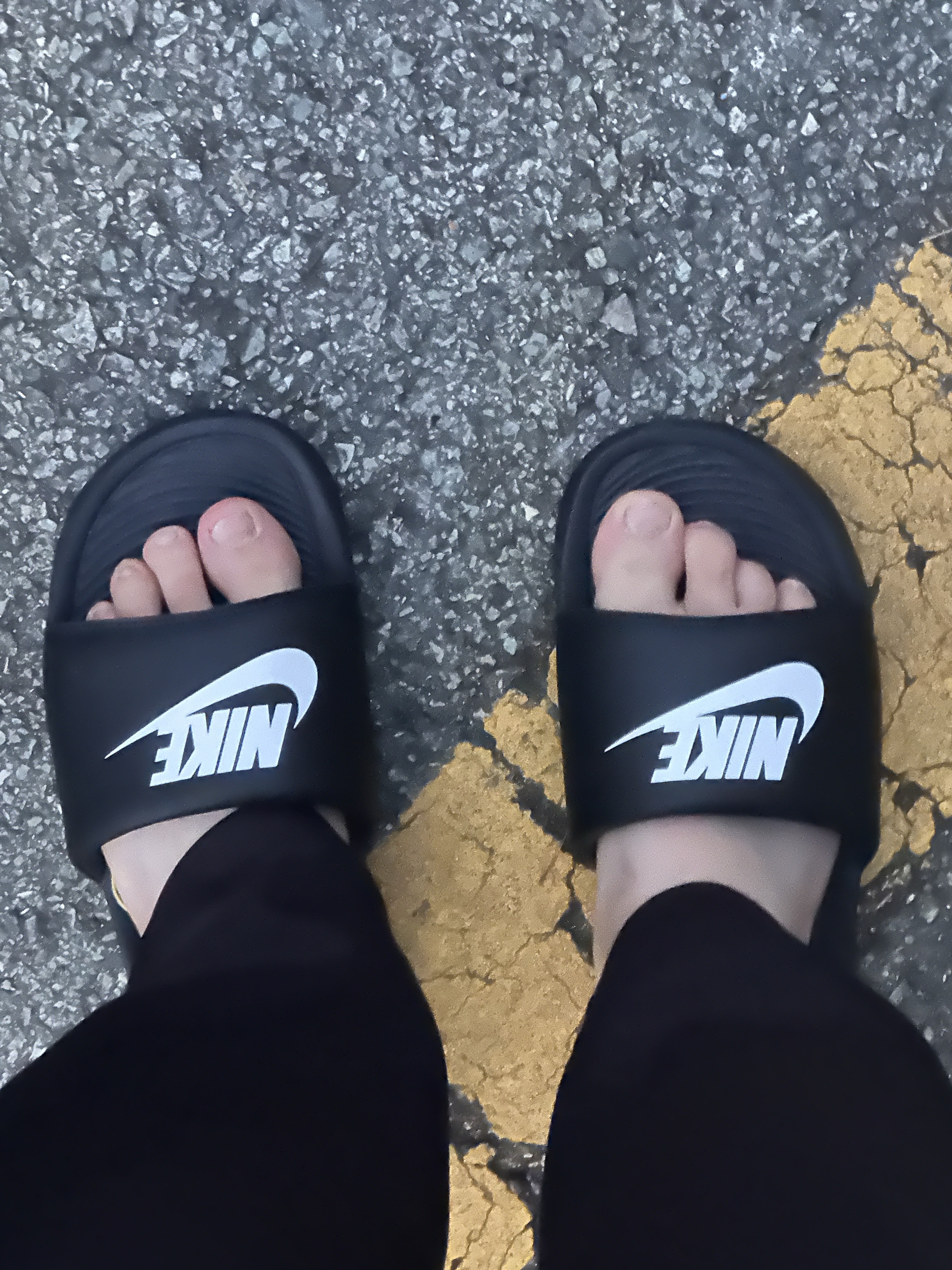 (W) Nike Victori One Slide Black White 착용 스타일