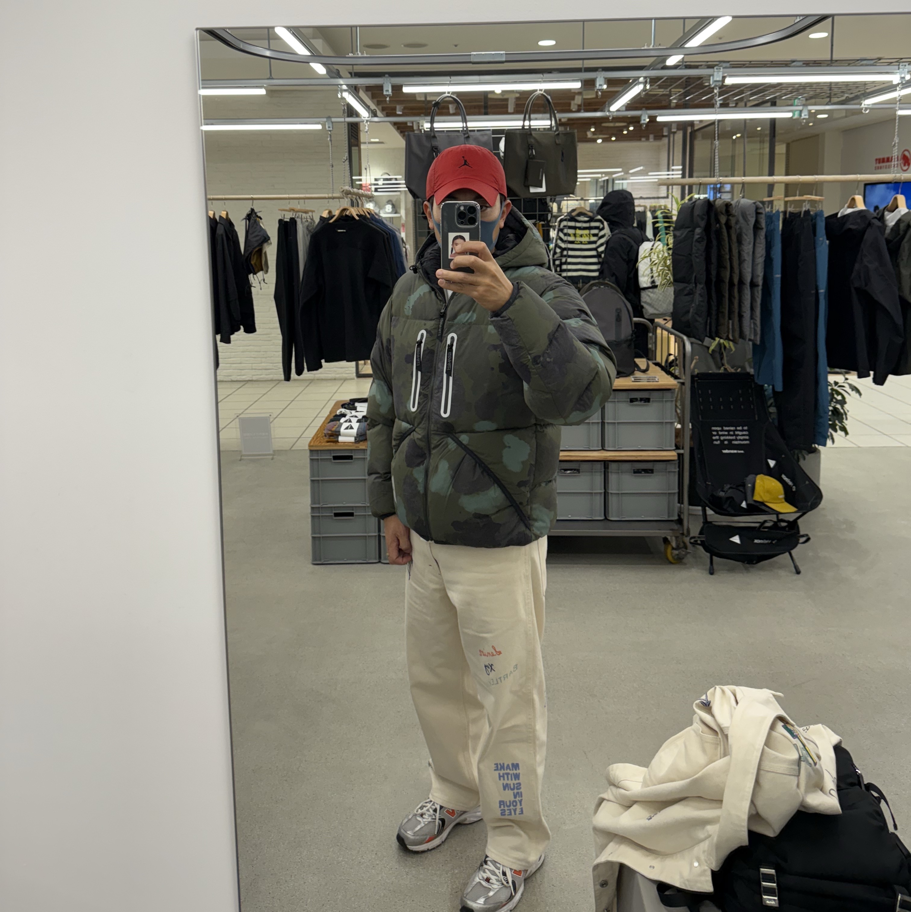 And Wander x Gramicci Down Jacket Camo 착용 스타일