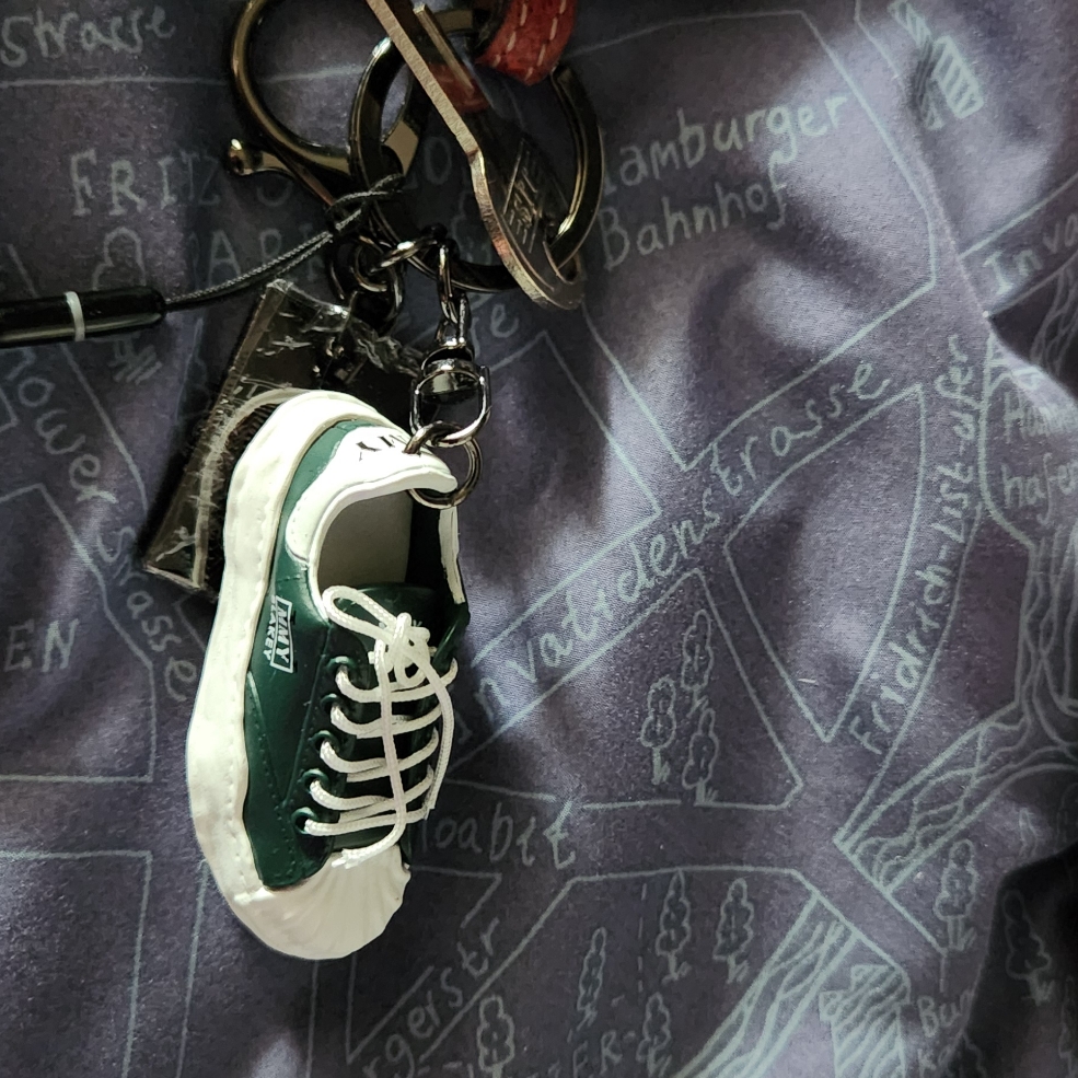 Odyssey x Maison Mihara Yasuhiro Blakey Keyring Green 착용 스타일
