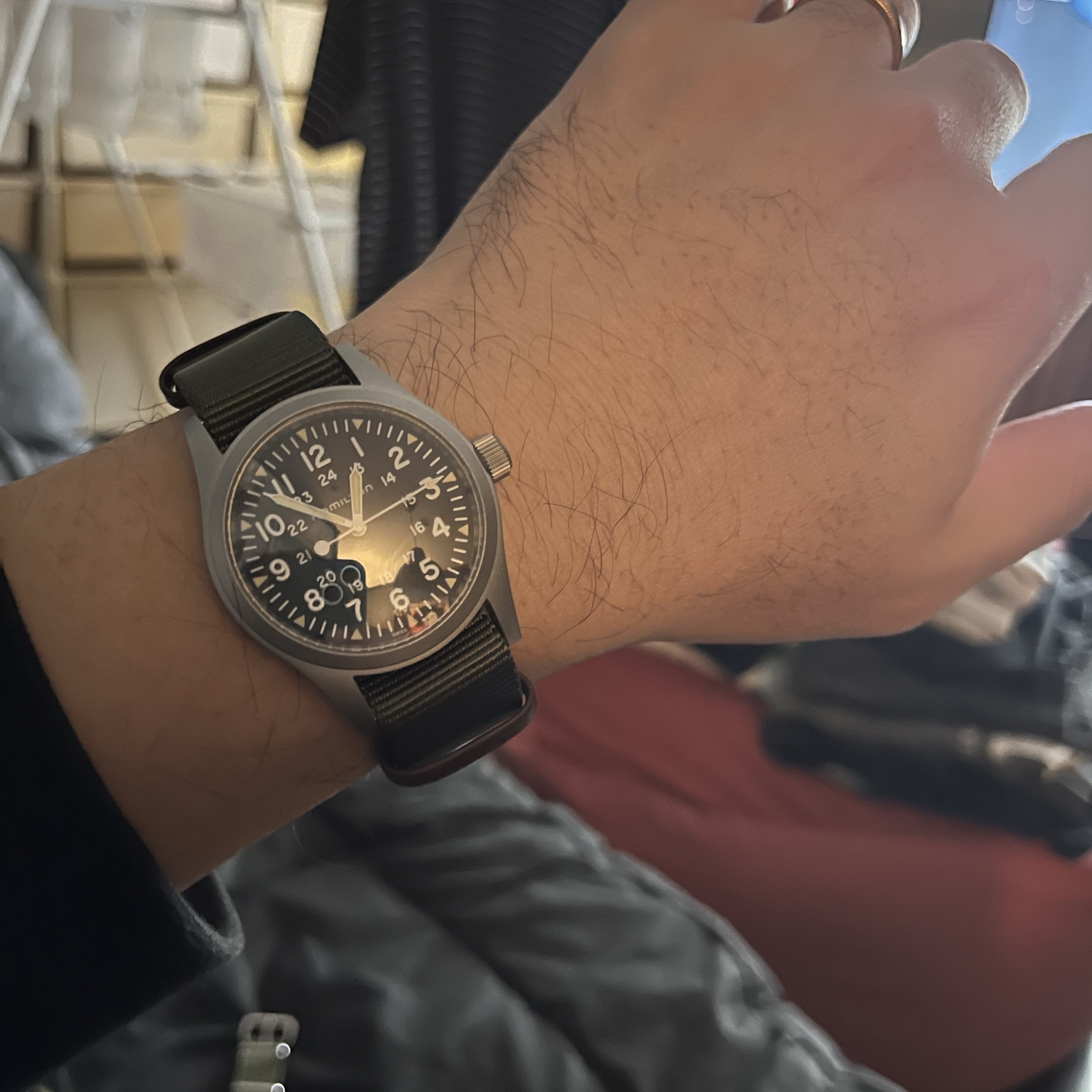 Hamilton Khaki Field Mechanical 38mm Nato Strap Green Black 착용 스타일