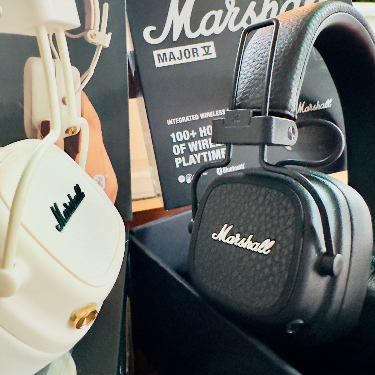 Marshall Major V Black (Korean Ver.) 착용 스타일 - 2