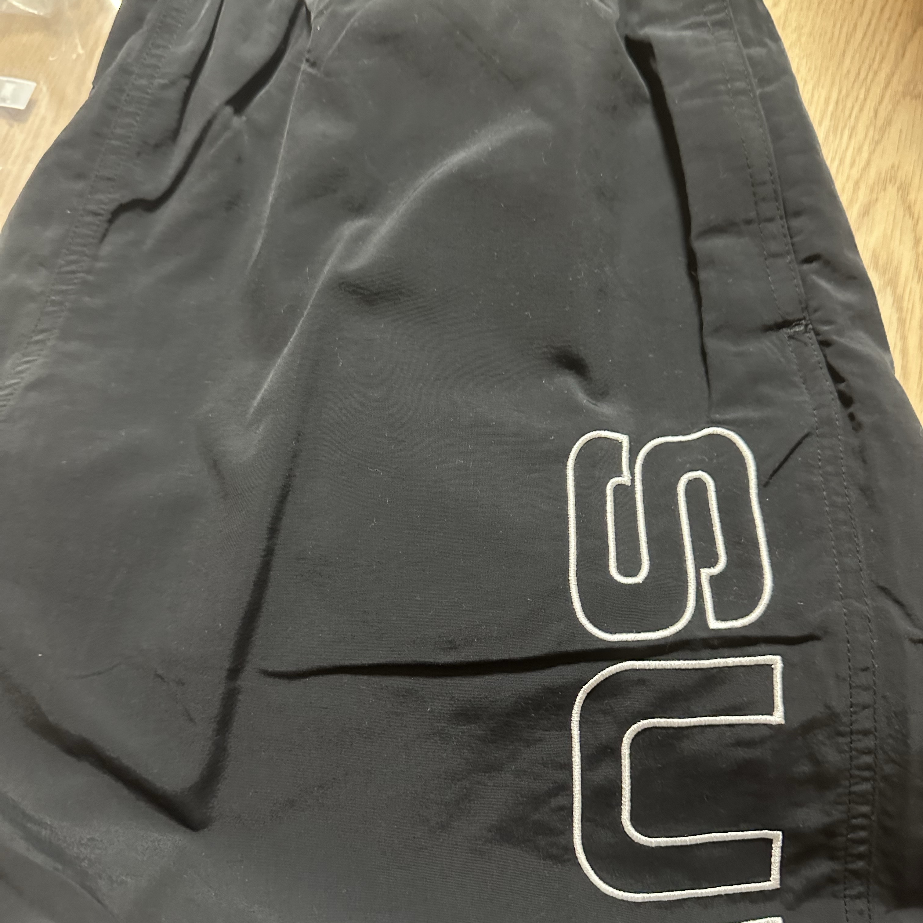 Supreme Spellout Embroidered Track Pant Black - 24FW 착용 스타일 - 1
