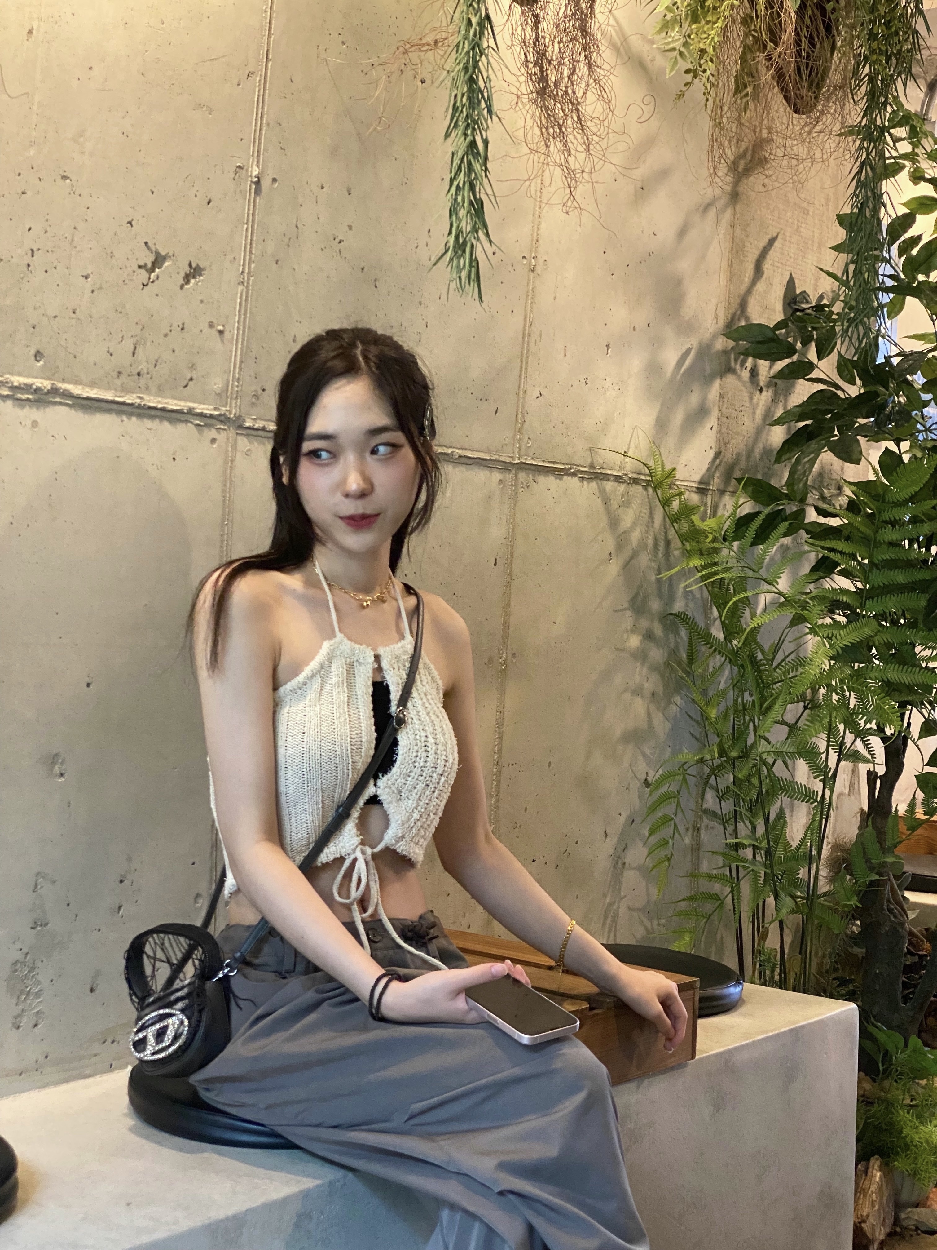 Diesel 1DR XS Iconic Mini Bag in Canvas and Leather Black 착용 스타일 - 2