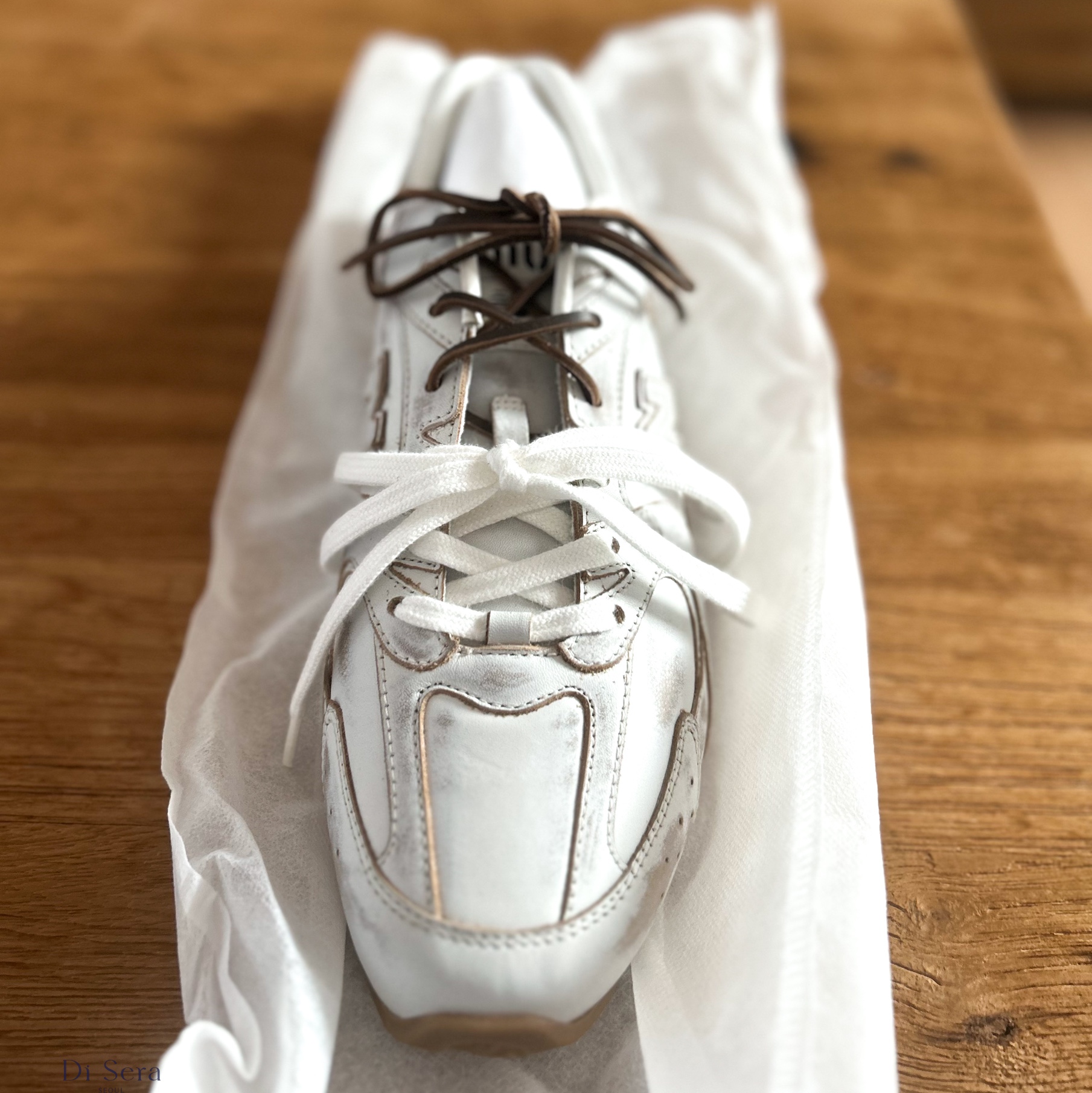 (W) New Balance x Miu Miu 530 SL Leather Sneakers White 착용 스타일 - 3