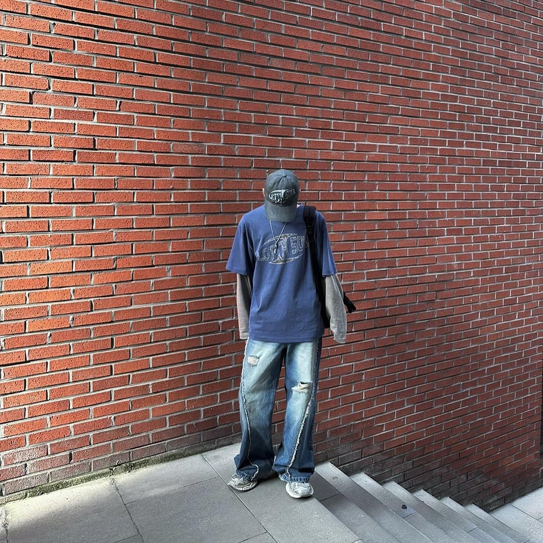 MELLOW Lotta Soul Graphic Layered Tshirts Dark Blue, MELLOW Destroyed Wide Denim Pants Blue 착용 스타일 - 2