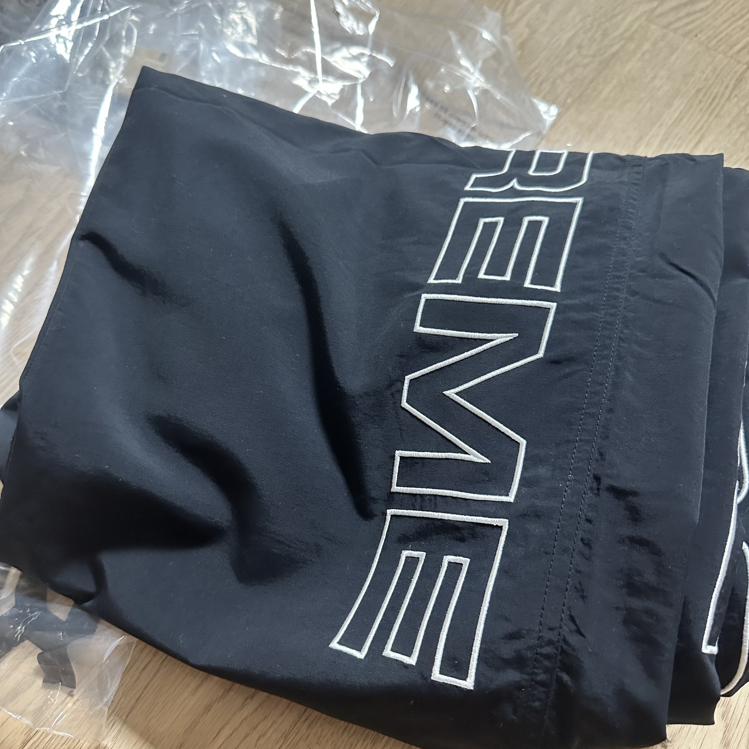 Supreme Spellout Embroidered Track Pant Black - 24FW 착용 스타일 - 2