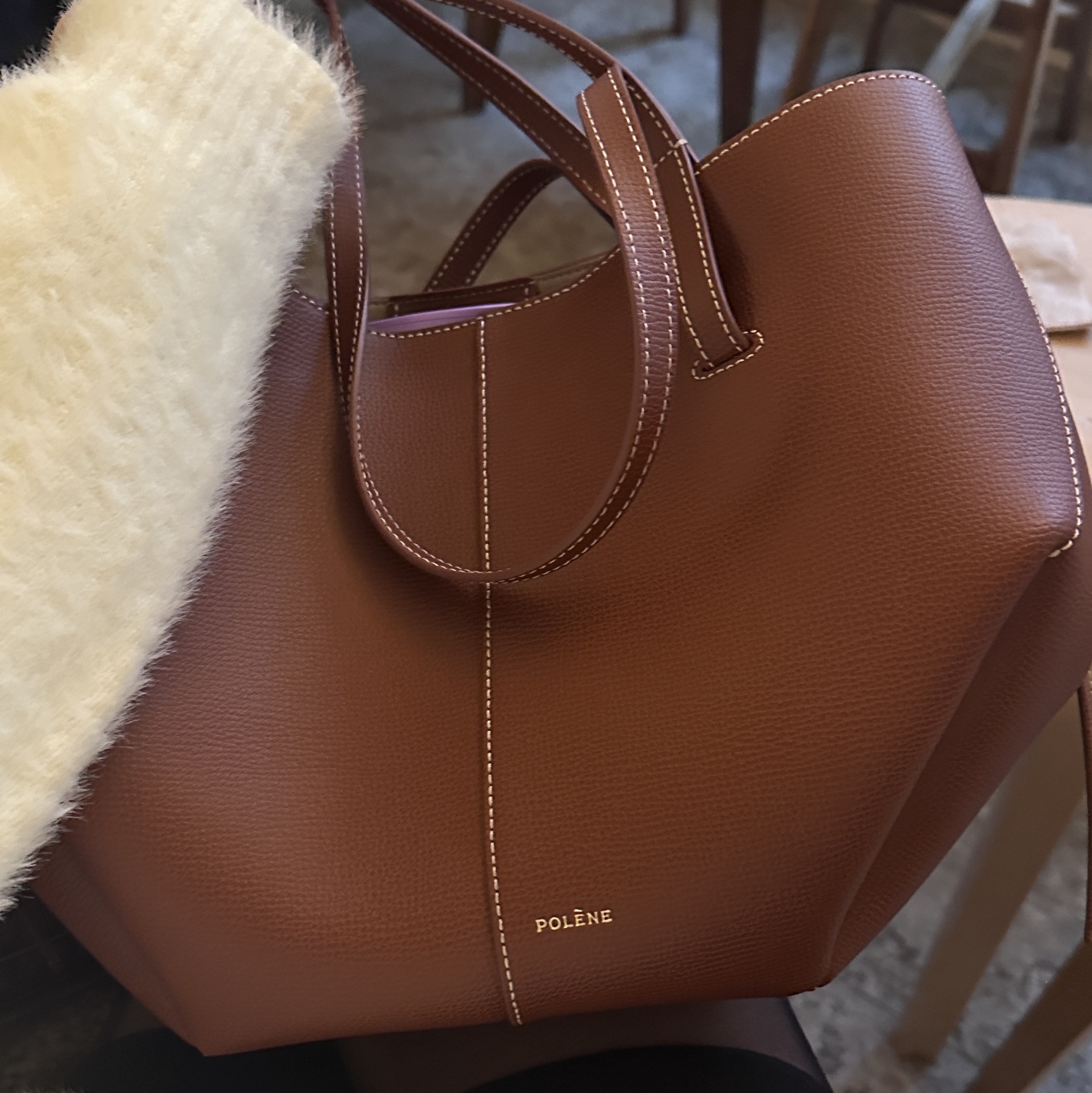 Polene Cyme Mini Cognac 착용 스타일 - 2