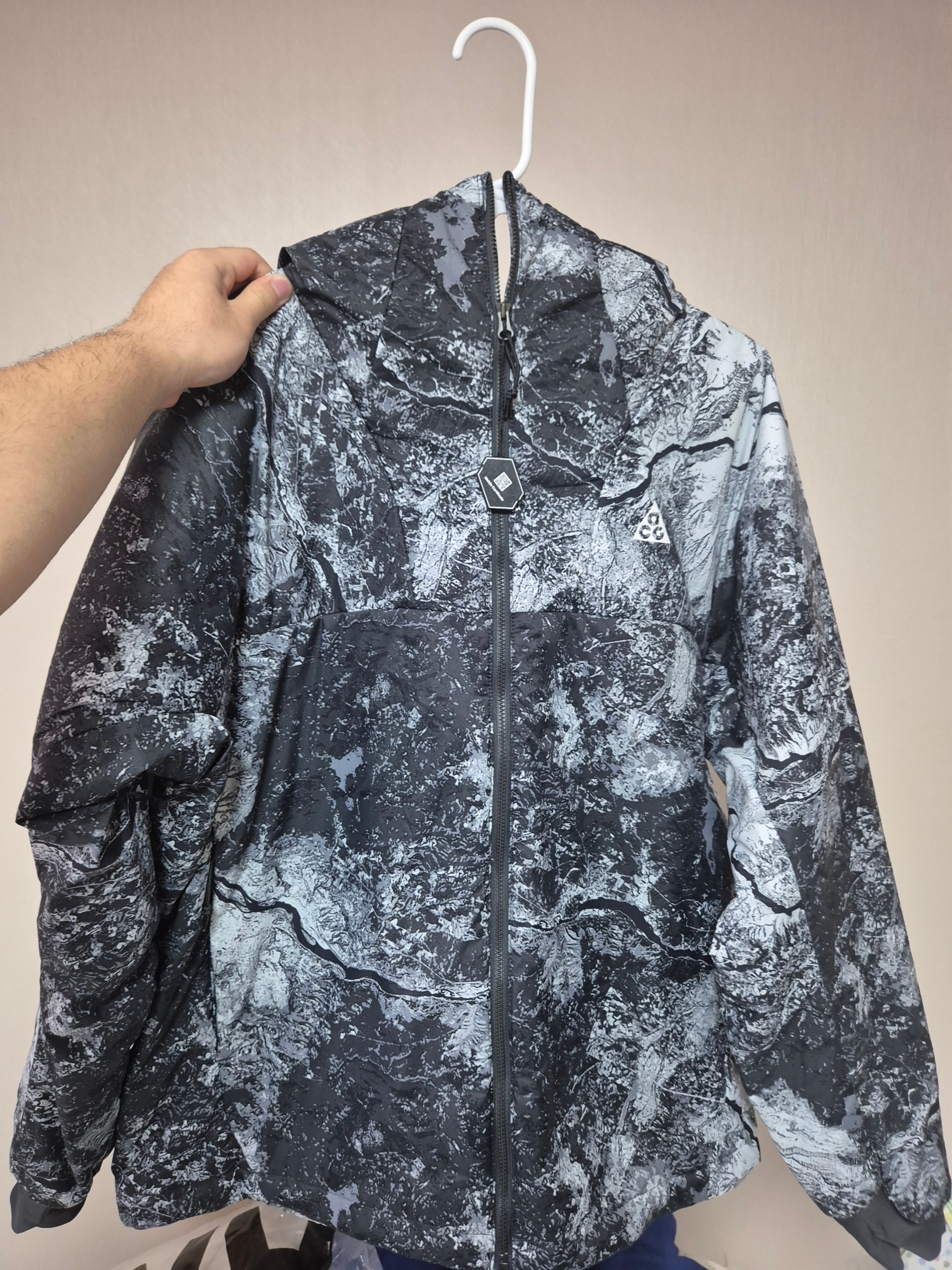 Nike ACG Therma-Fit ADV Rope De Dope Allover Print Jacket Anthracite 착용 스타일