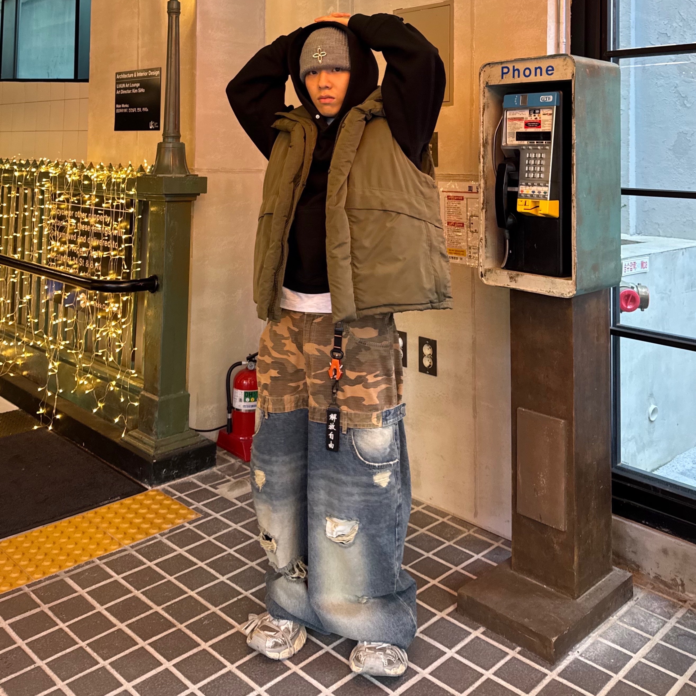 Balenciaga 3XL Sneakers Light Beige 착용 스타일 - 3