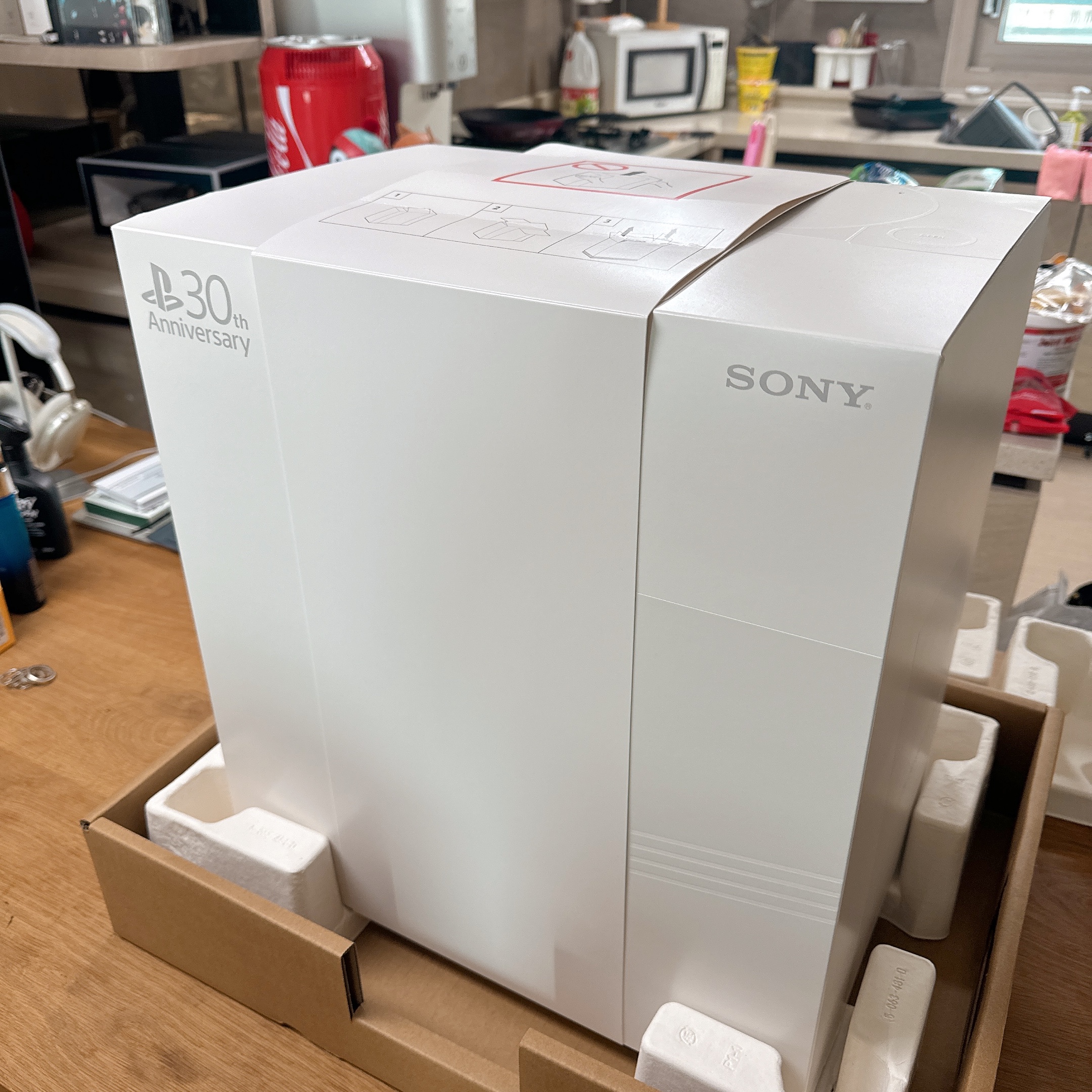 Playstation 5 Pro 30th Anniversary Limited Edition Bundle (SIEK 220V) 착용 스타일 - 4