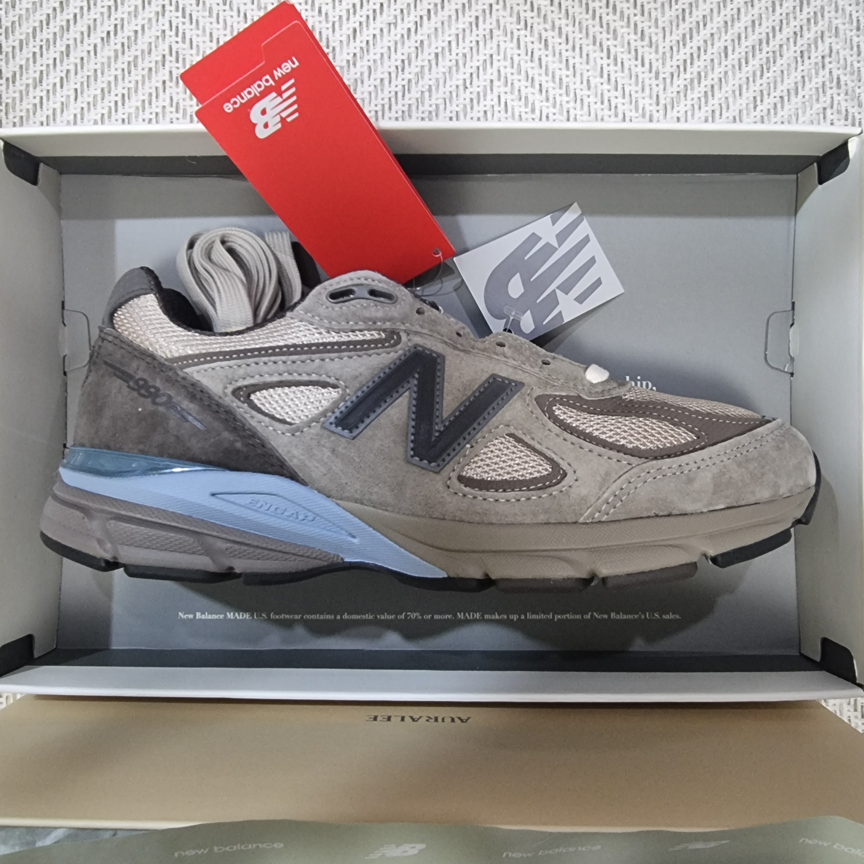 New Balance x Auralee 990v4 Made in USA London Fog 착용 스타일