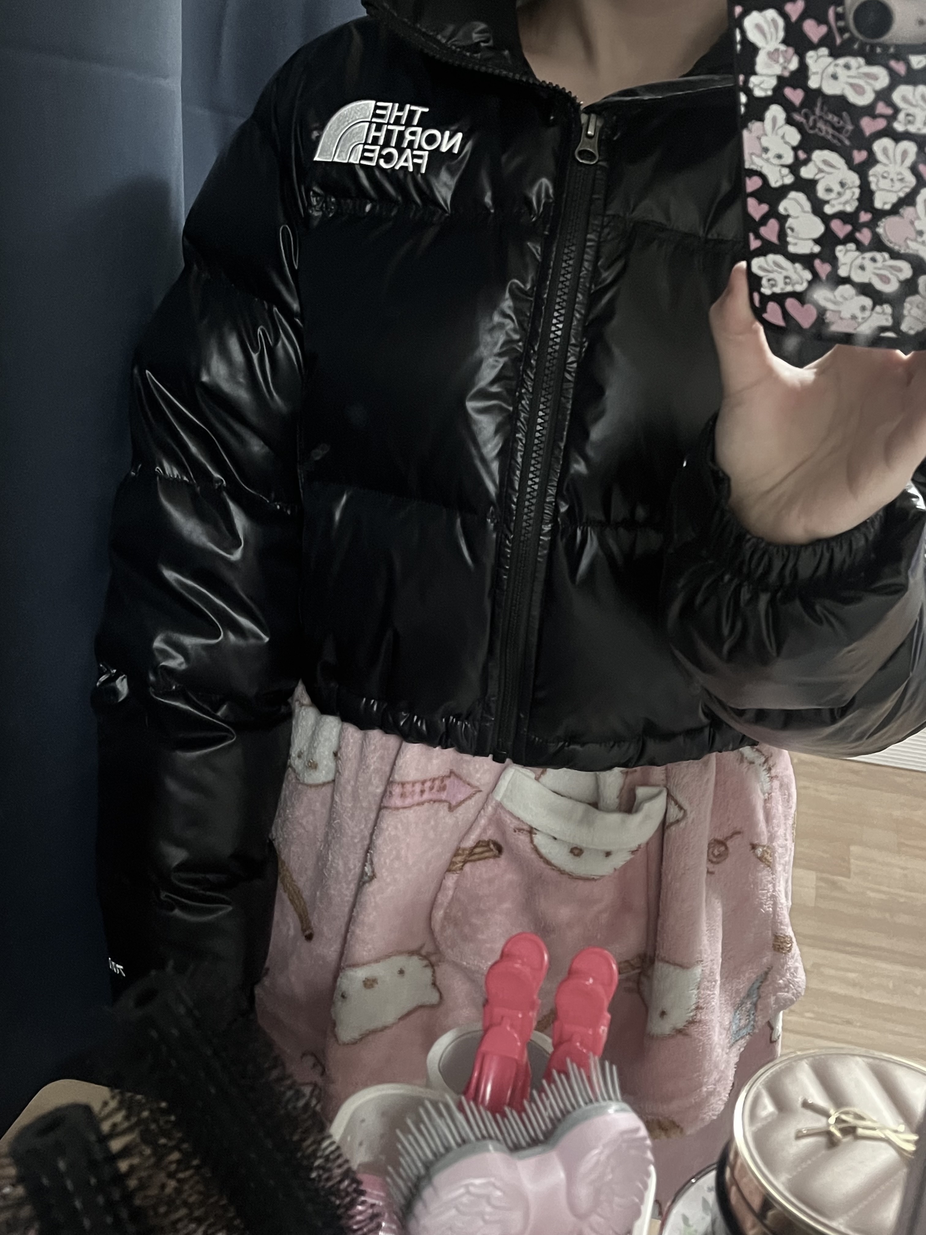 (W) The North Face Nuptse Short Jacket TNF Black 착용 스타일 - 2