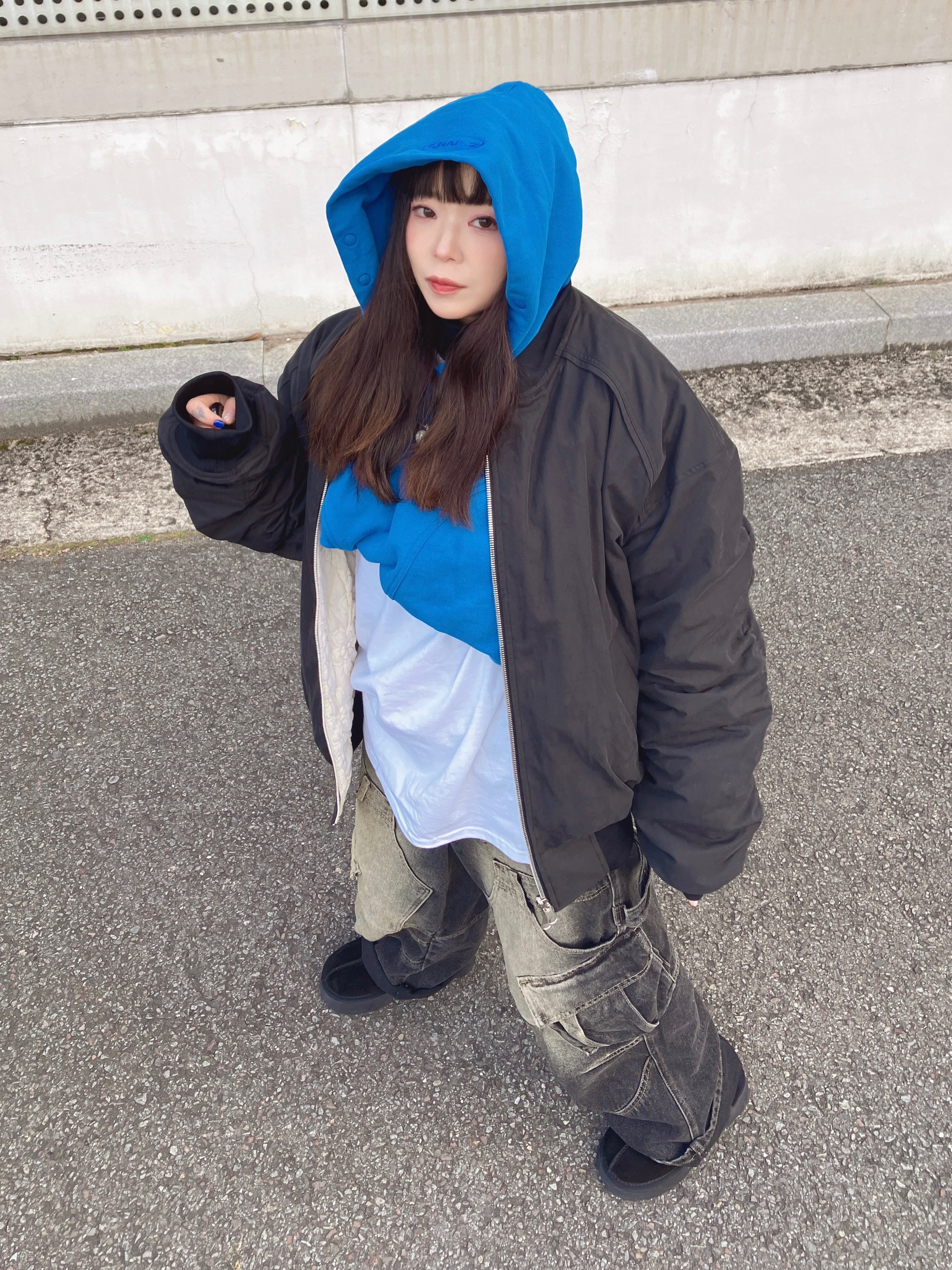 Grailz Geometry Hoodie Azzuri Blue, (W) UGG Funkette Slides Black 착용 스타일 - 9