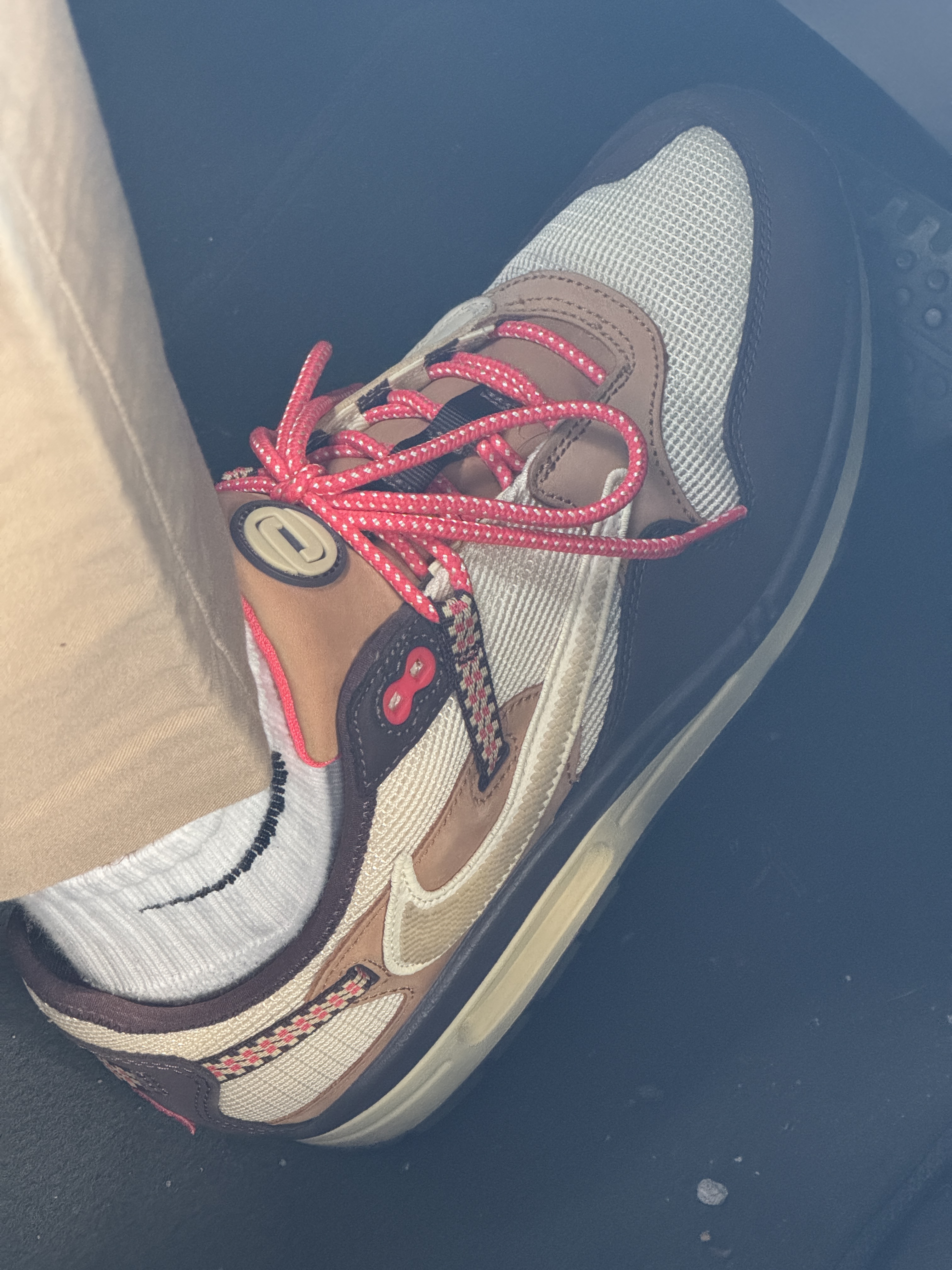 Nike x Travis Scott Air Max 1 Cact.us Brown 착용 스타일