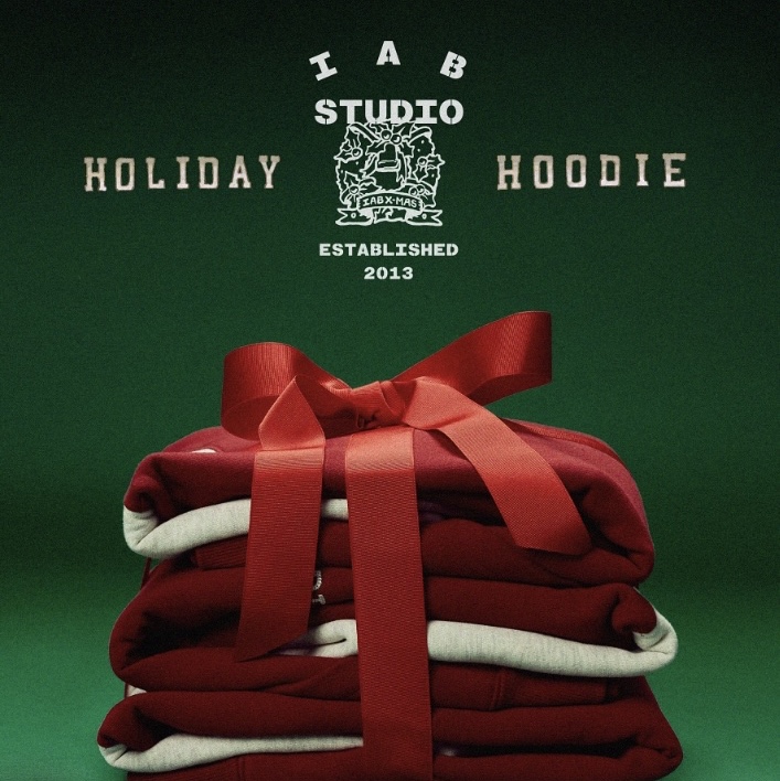 IAB Studio 24 Christmas Hoodie Burgundy Oatmeal, Nike x Fragment Air Zoom Spiridon Blue Void 착용 스타일 - 1