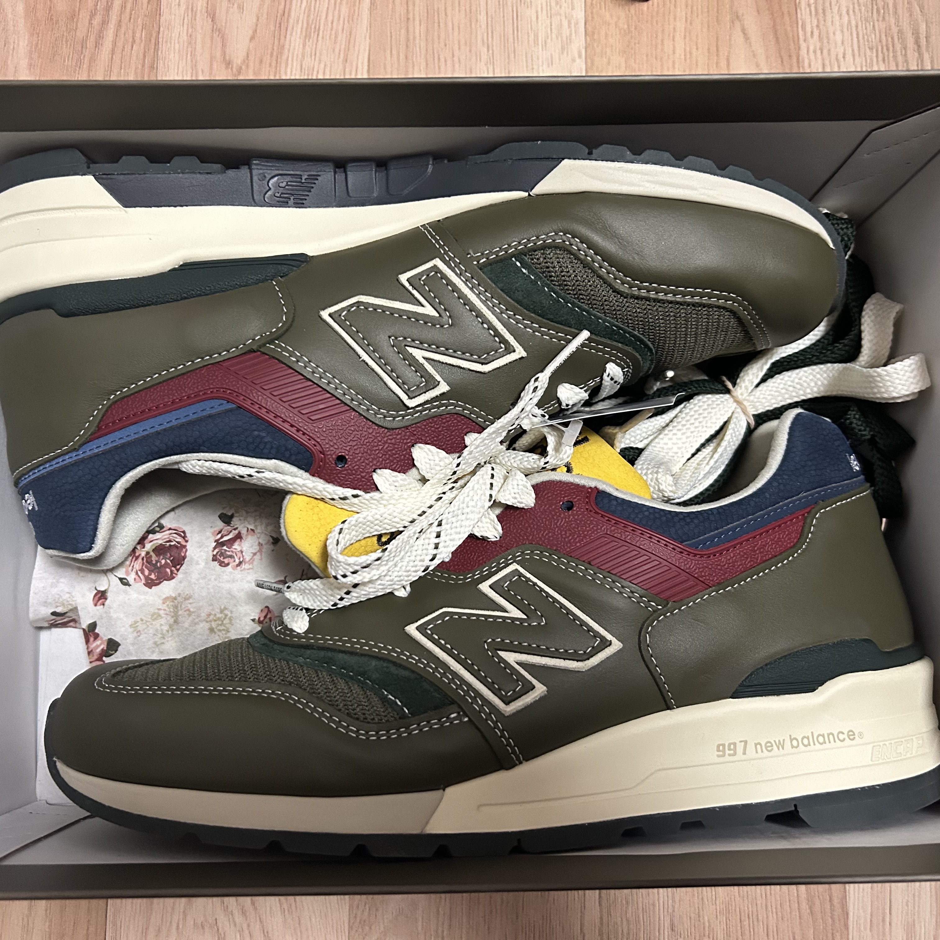 New Balance x Aime Leon Dore 997 Made in USA Dark Moss Angora 착용 스타일 - 6