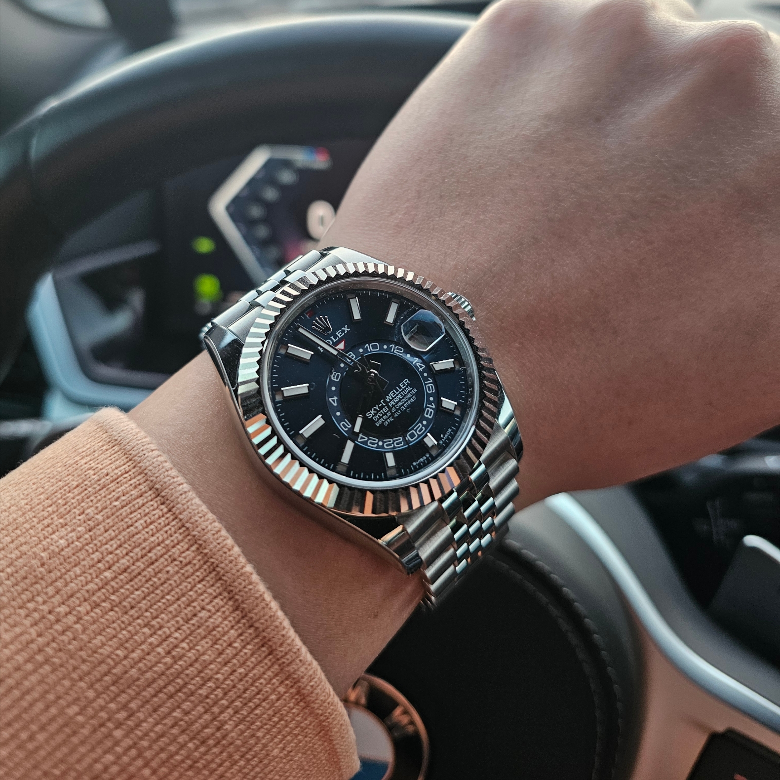 Rolex Sky-Dweller 42mm 336934 Bright Blue Jubilee 착용 스타일 - 1