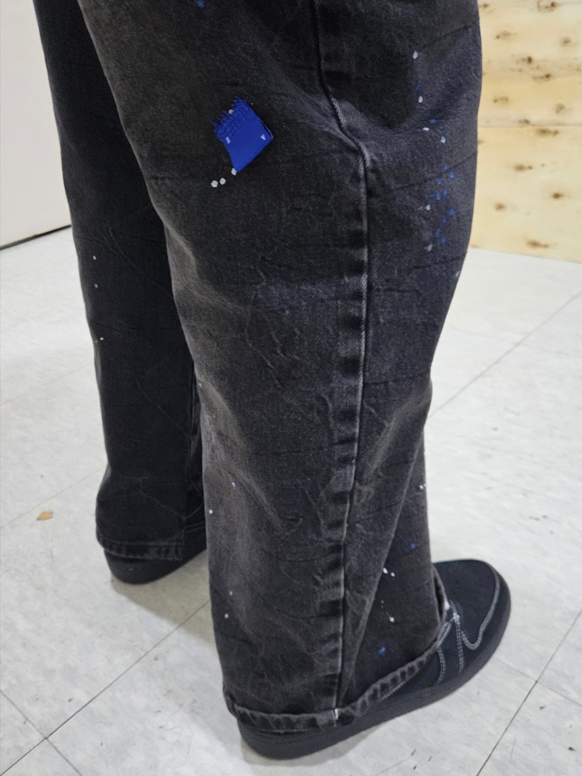 Zara x Ader Error Slit Jeans Black, Jordan 1 x Travis Scott Retro Low OG SP Black Phantom 착용 스타일