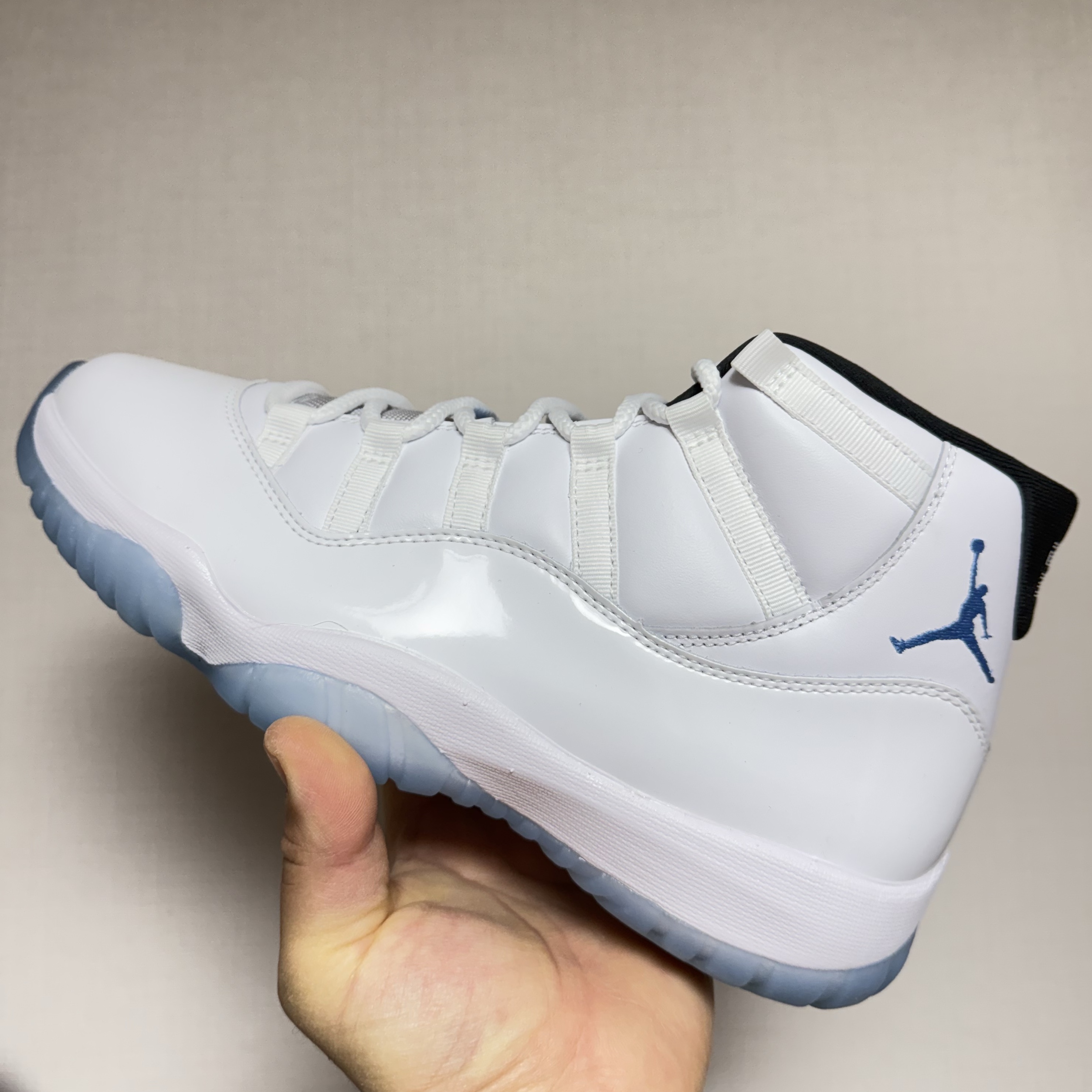 Jordan 11 Retro Legend Blue 2024 착용 스타일 - 3