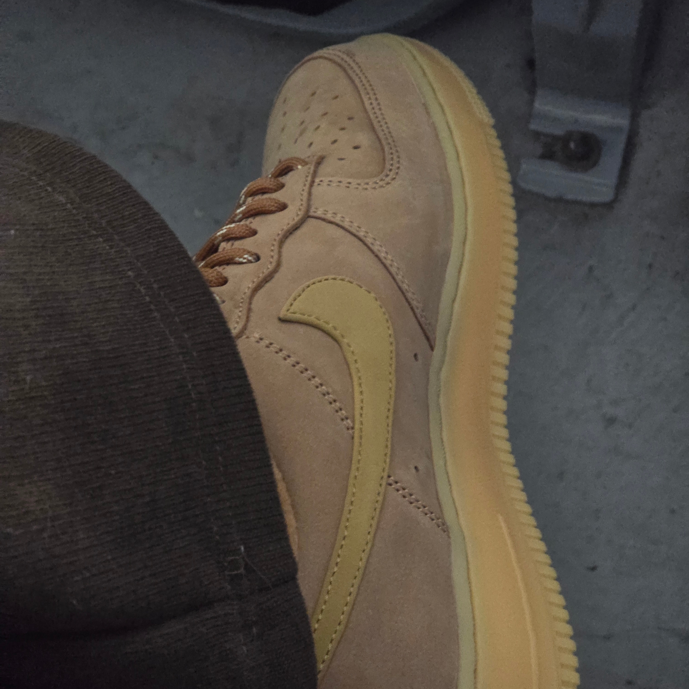 Nike Air Force 1 '07 WB Flax 착용 스타일