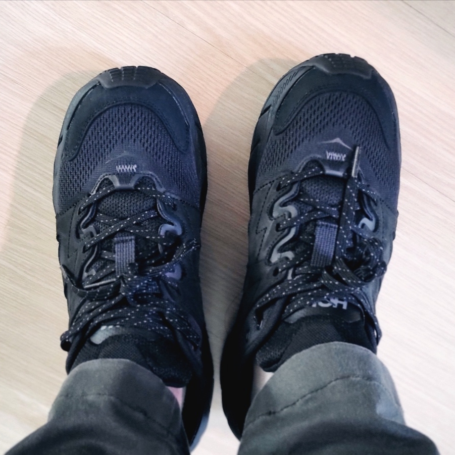 Hoka Anacapa Breeze Low Black 착용 스타일