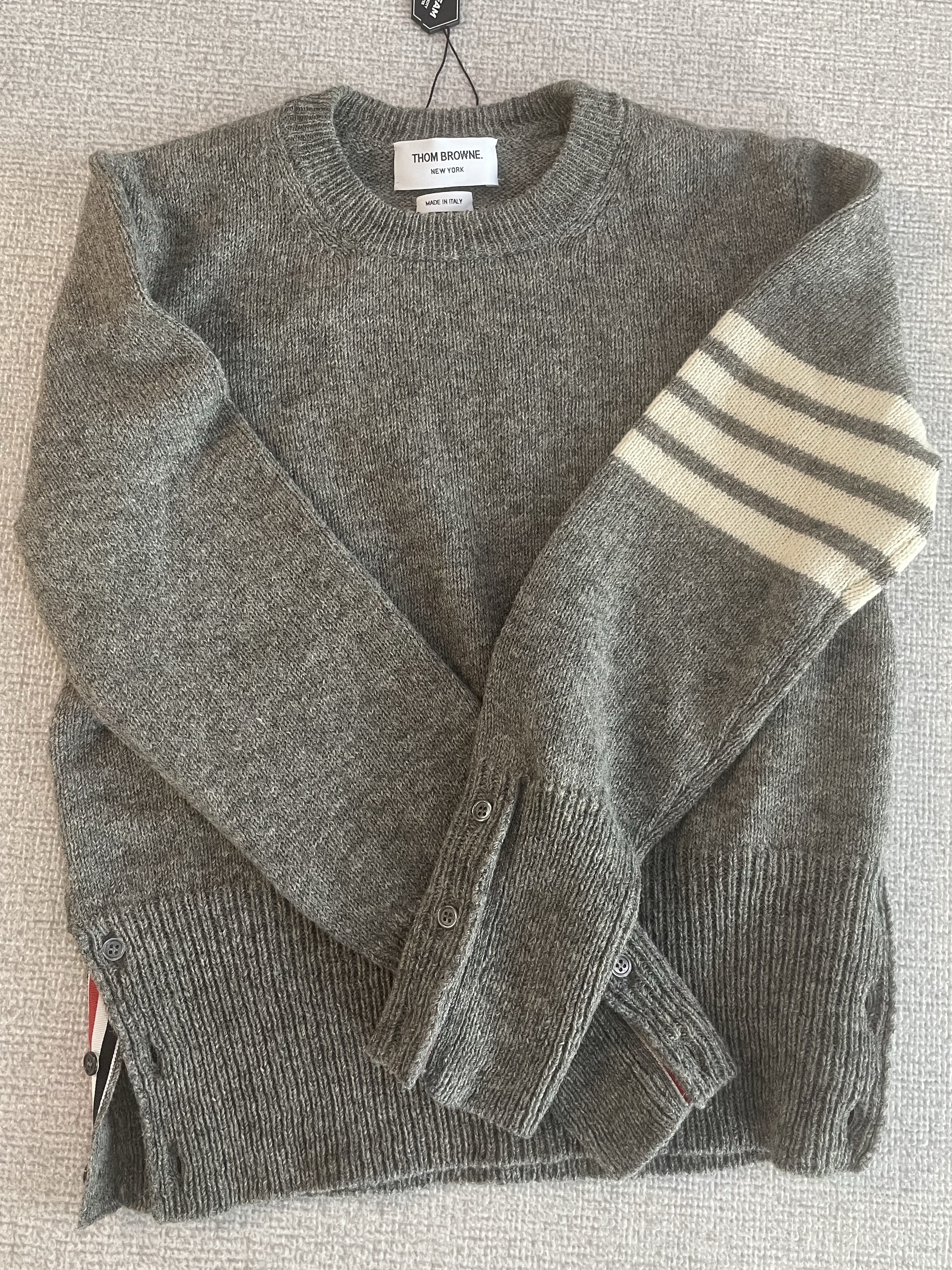 Thom Browne Shetland Wool Jersey Stitch 4-Bar Stripe Classic Crewneck Pullover Knit Light Grey 착용 스타일