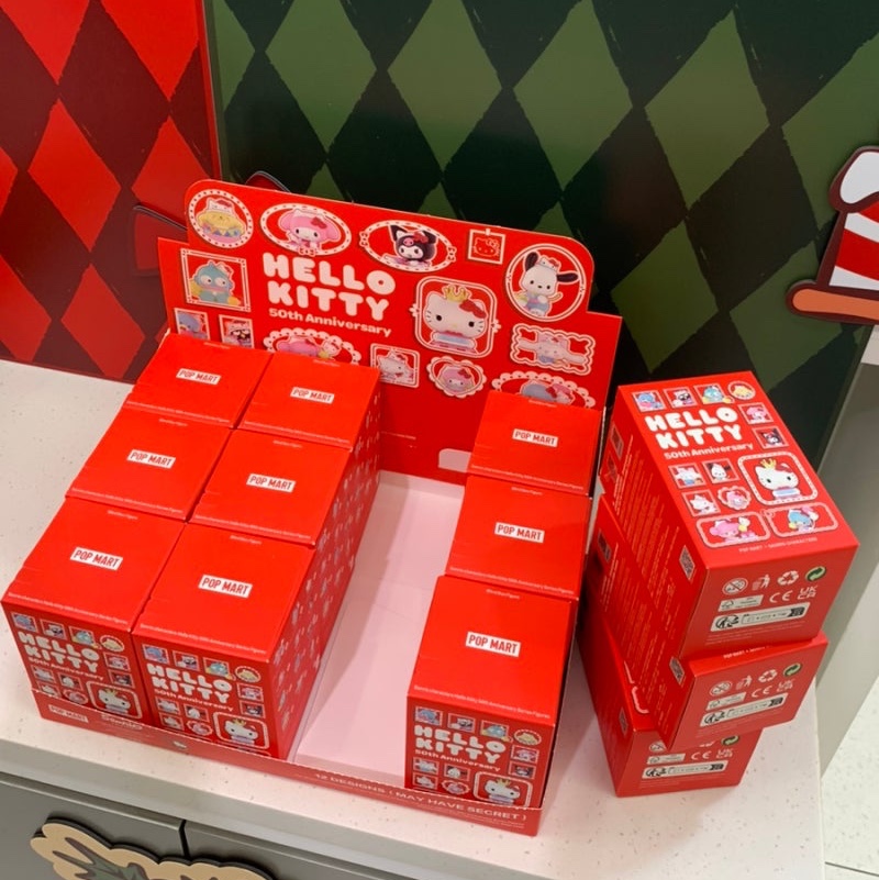 Pop Mart Sanrio Hello Kitty 50th Anniversary Series Figure Sealed Case (12 Blind Boxes) 착용 스타일