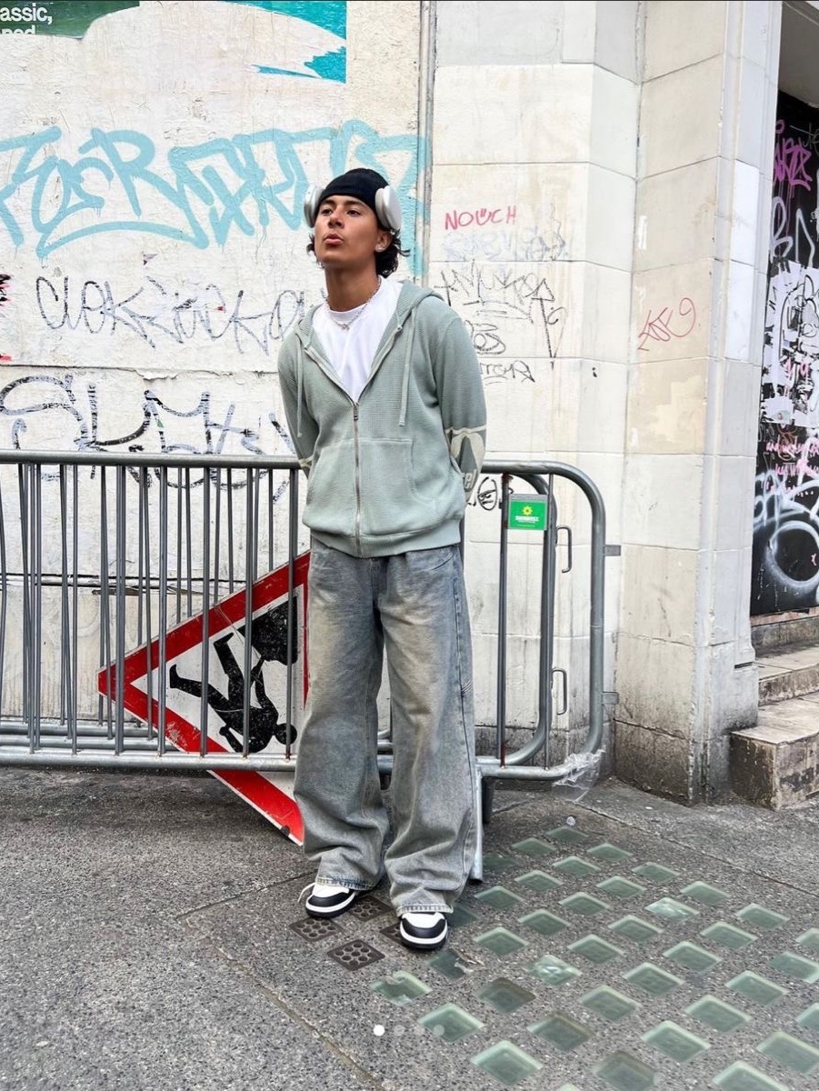 Stussy Basic Stussy Zip Hoodie Ash Heather, Supreme Laser Cut S Logo Hooded Sweatshirt Heather Grey - 21SS 착용 스타일 - 2