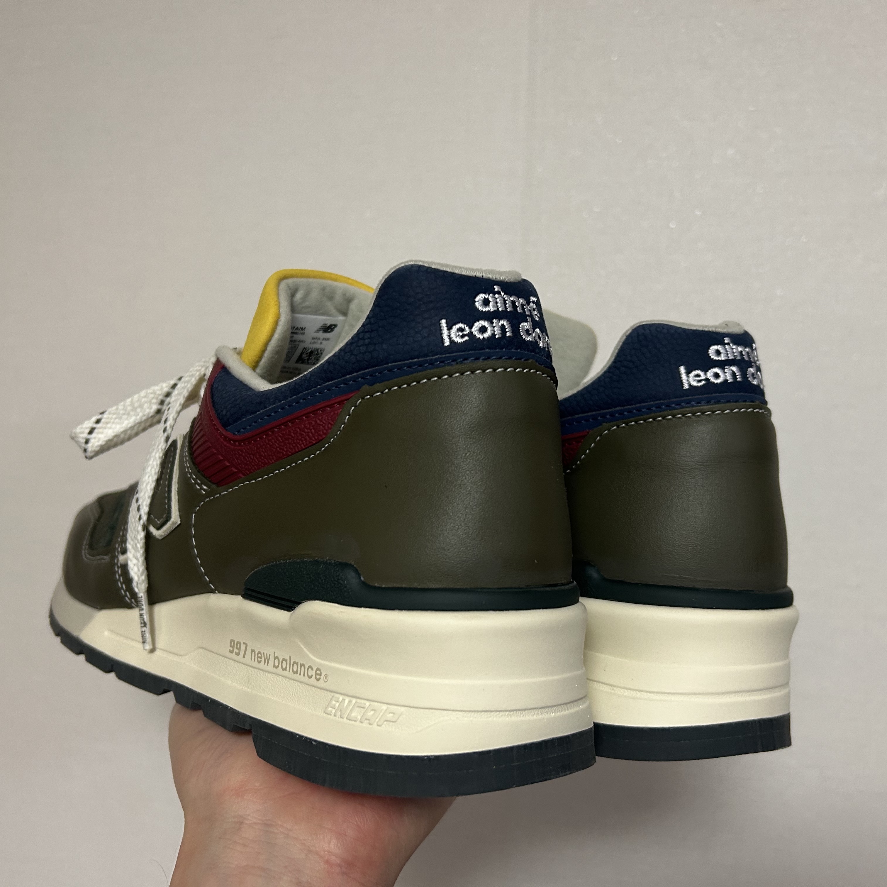 New Balance x Aime Leon Dore 997 Made in USA Dark Moss Angora 착용 스타일 - 3