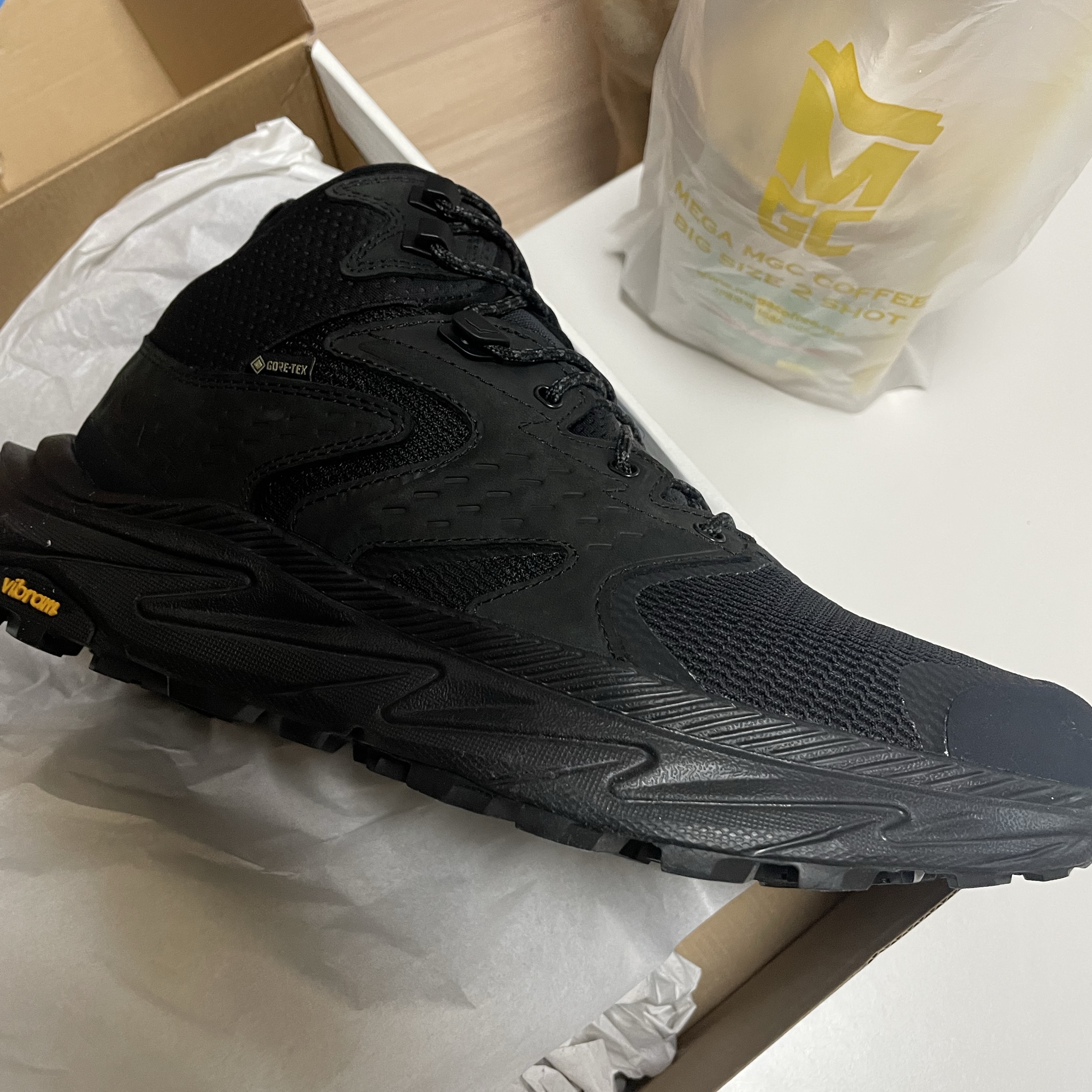 Hoka Anacapa Mid Gore-Tex Black 착용 스타일