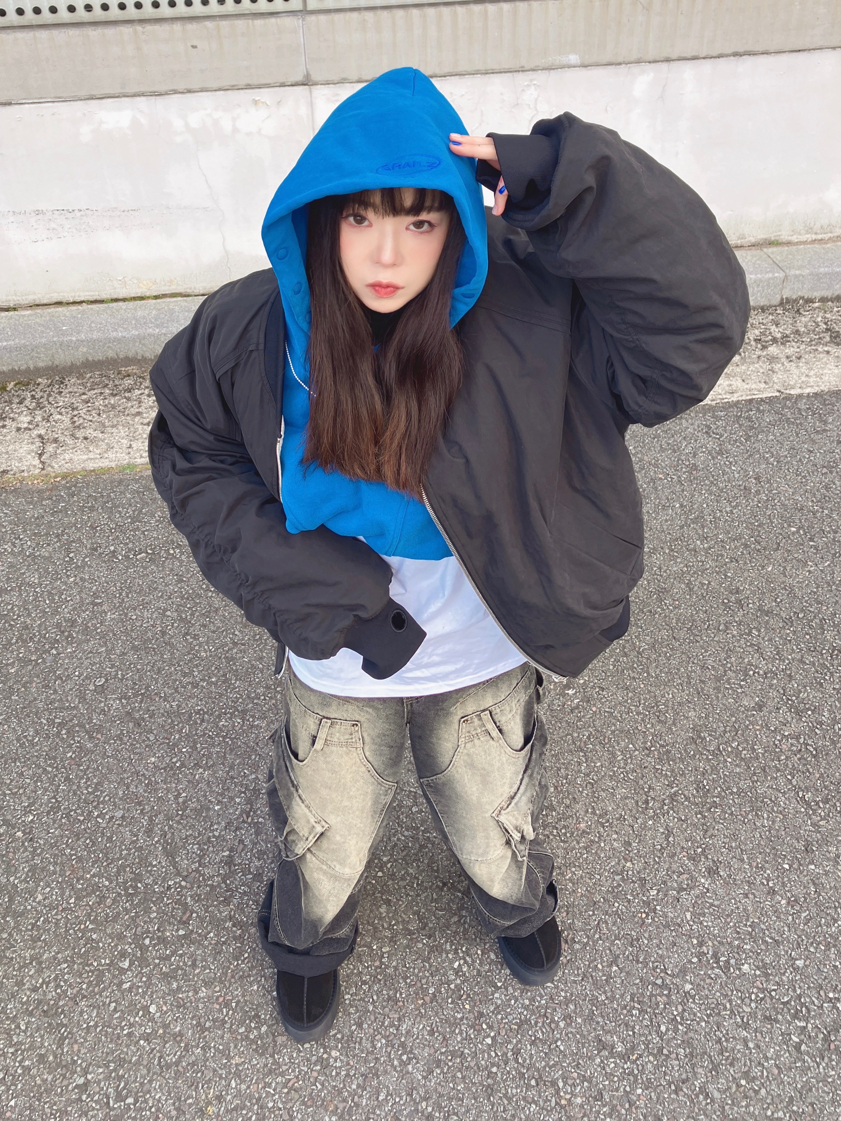 Grailz Geometry Hoodie Azzuri Blue, (W) UGG Funkette Slides Black 착용 스타일 - 8