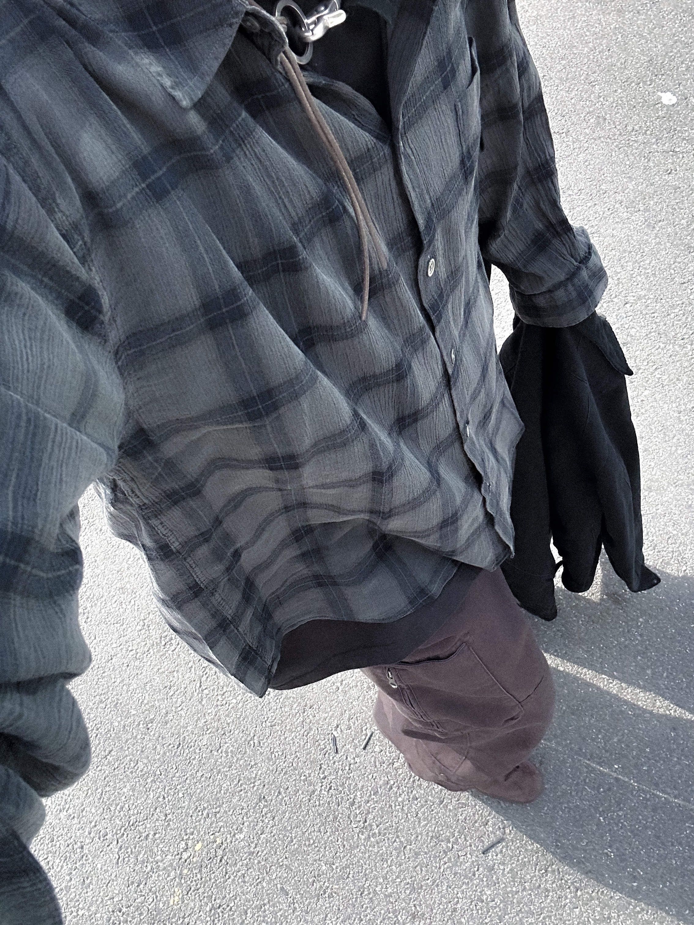 Hatchingroom Classic Shirt Over Dyed Check Charcoal 착용 스타일