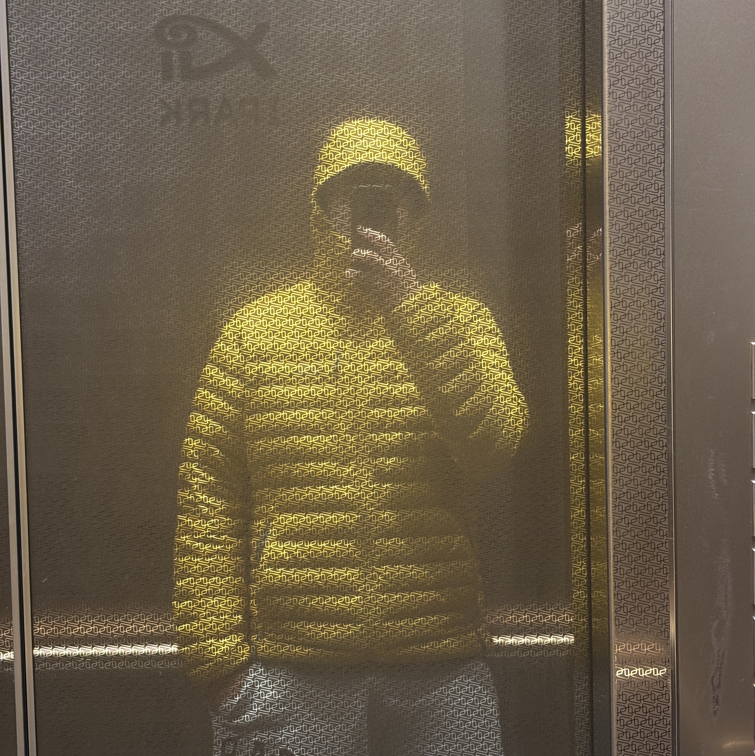 Rab Microlight Alpine Jacket Sahara 착용 스타일