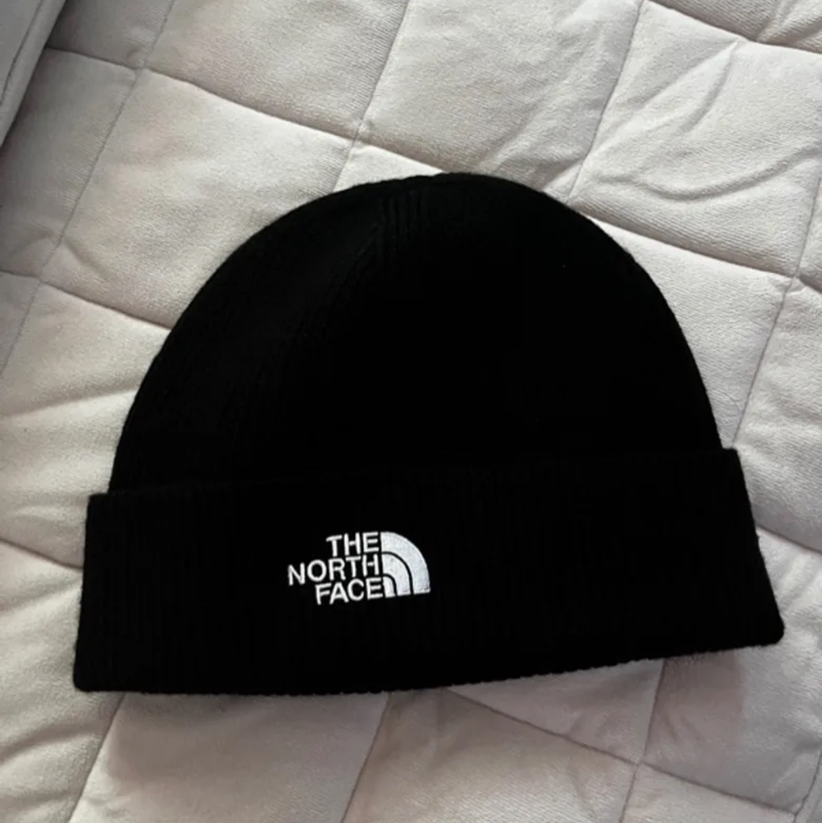 The North Face WL Standard Beanie Black 착용 스타일 - 1
