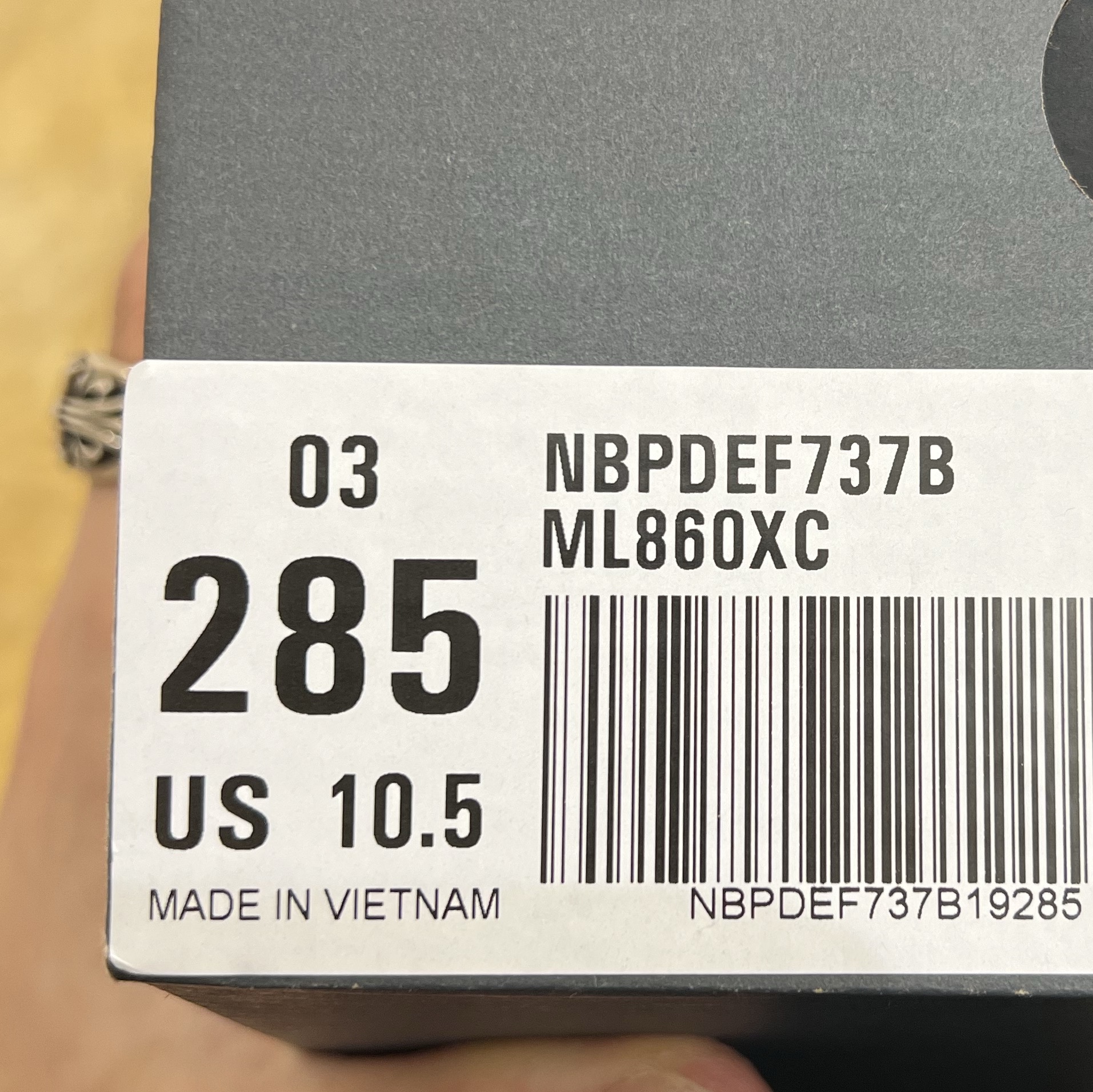 New Balance 860v2 Black Grey 착용 스타일 - 1