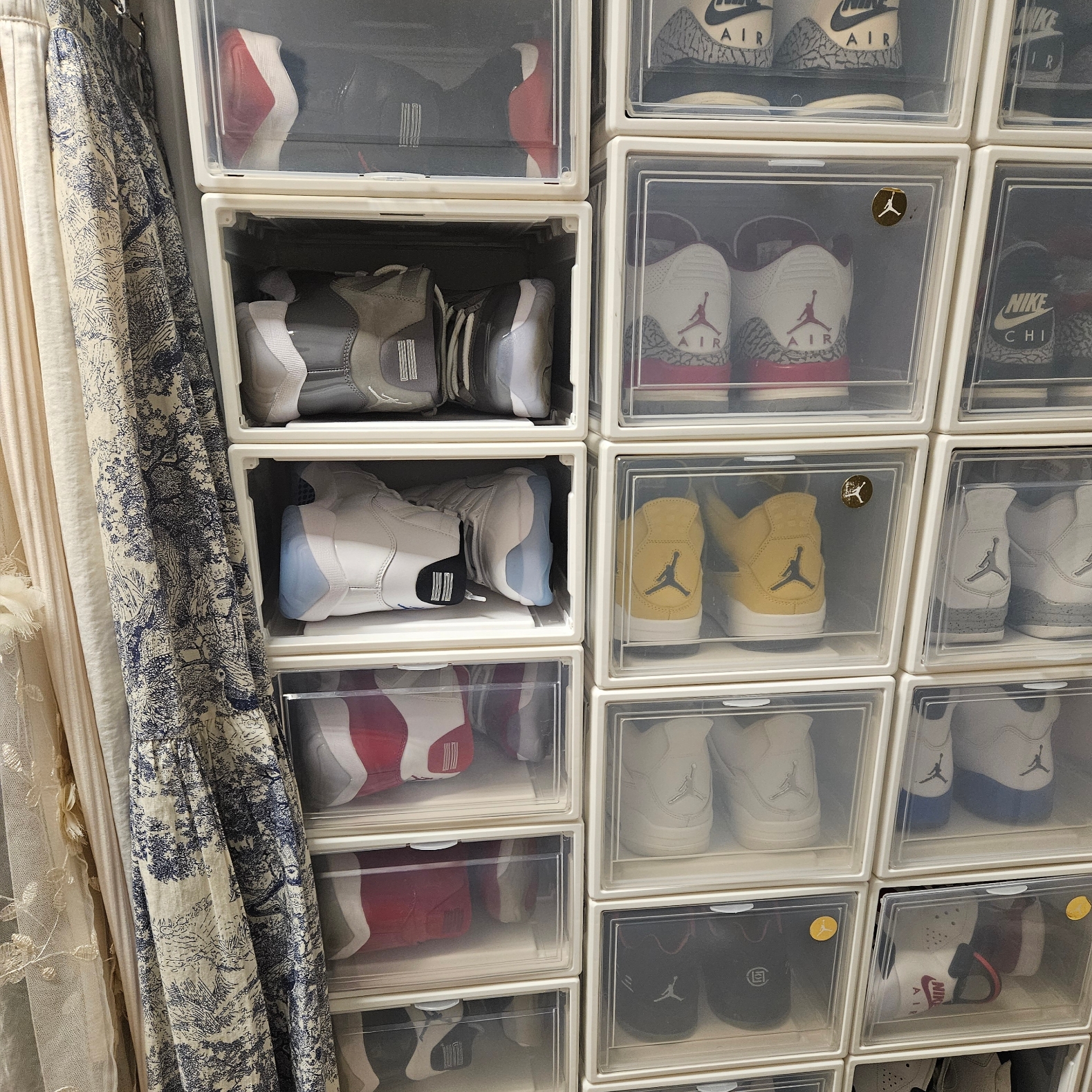Jordan 11 Retro Bred 2019, Jordan 11 Retro Legend Blue 2024 착용 스타일