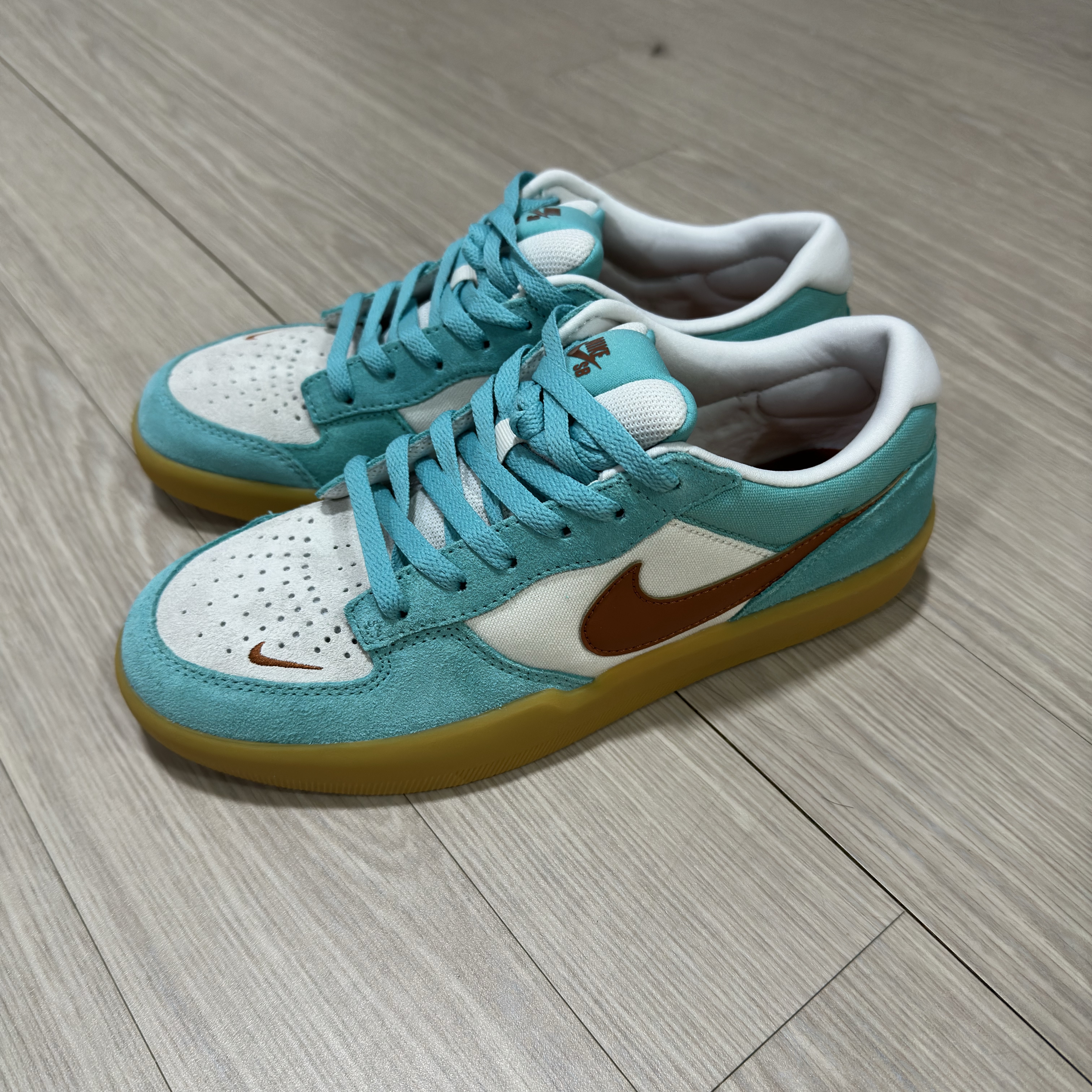 Nike SB Force 58 Green Frost Phantom 착용 스타일 - 2