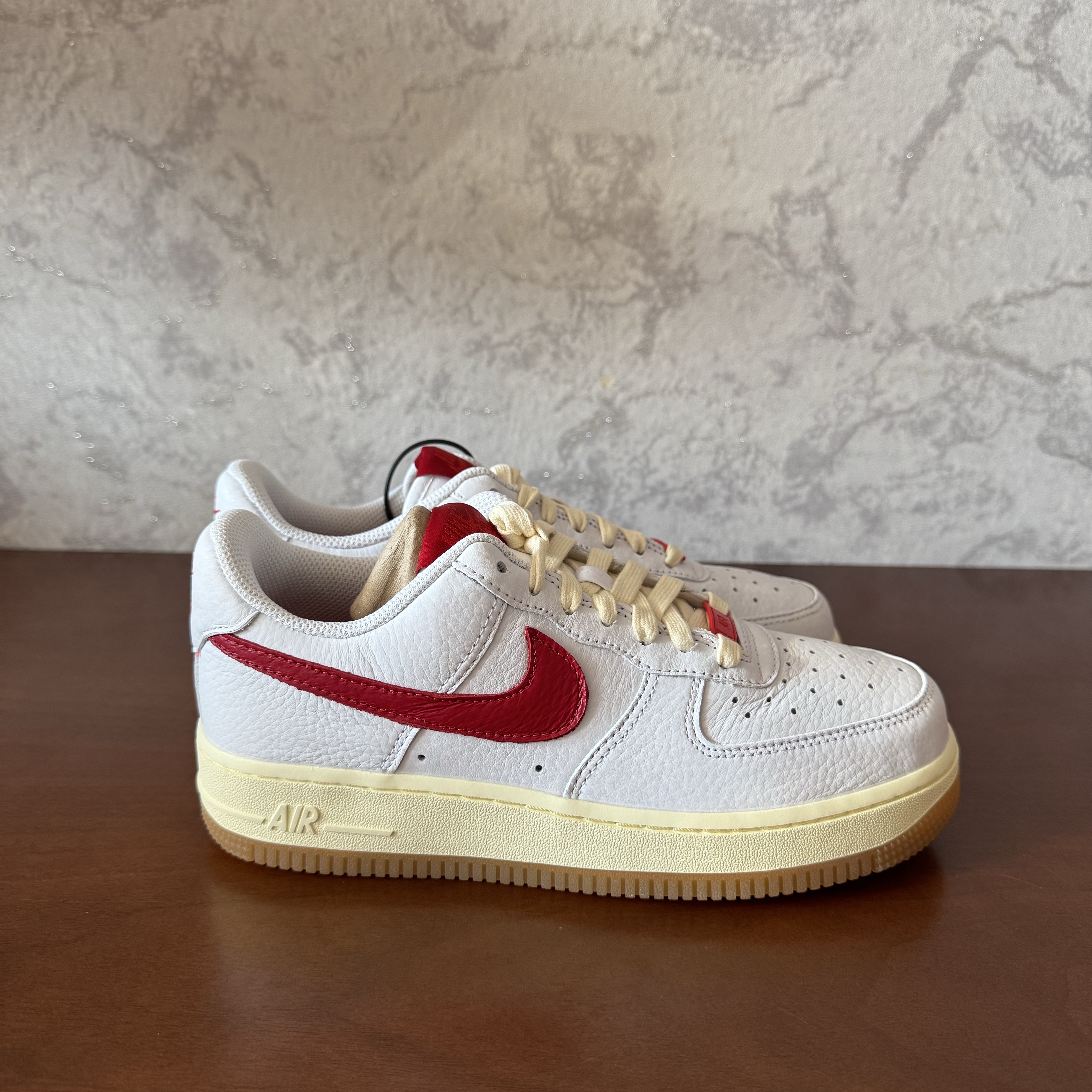 (W) Nike Air Force 1 '07 White Gym Red 착용 스타일 - 2