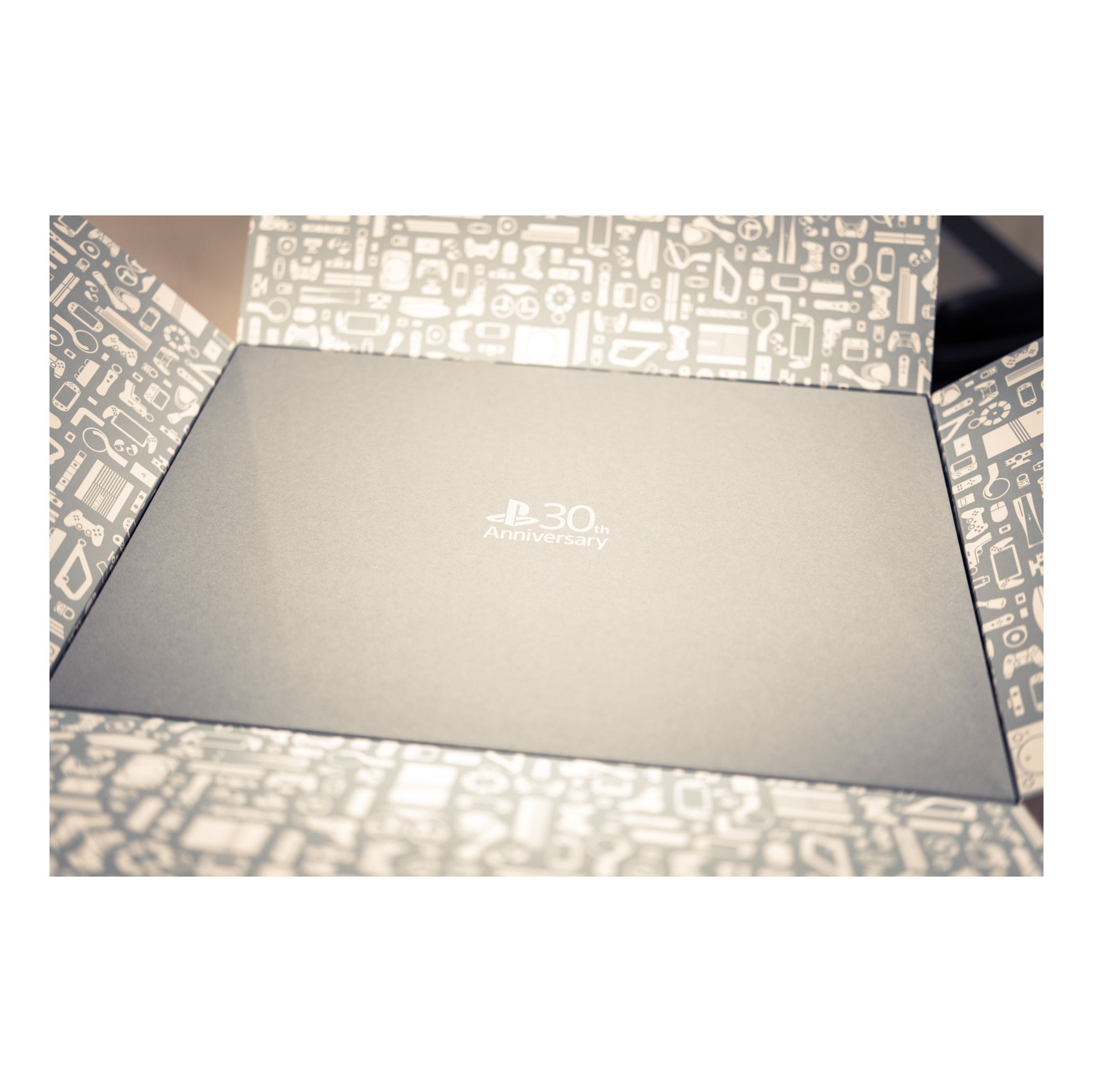 Playstation 5 Pro 30th Anniversary Limited Edition Bundle (SIEK 220V) 착용 스타일 - 5