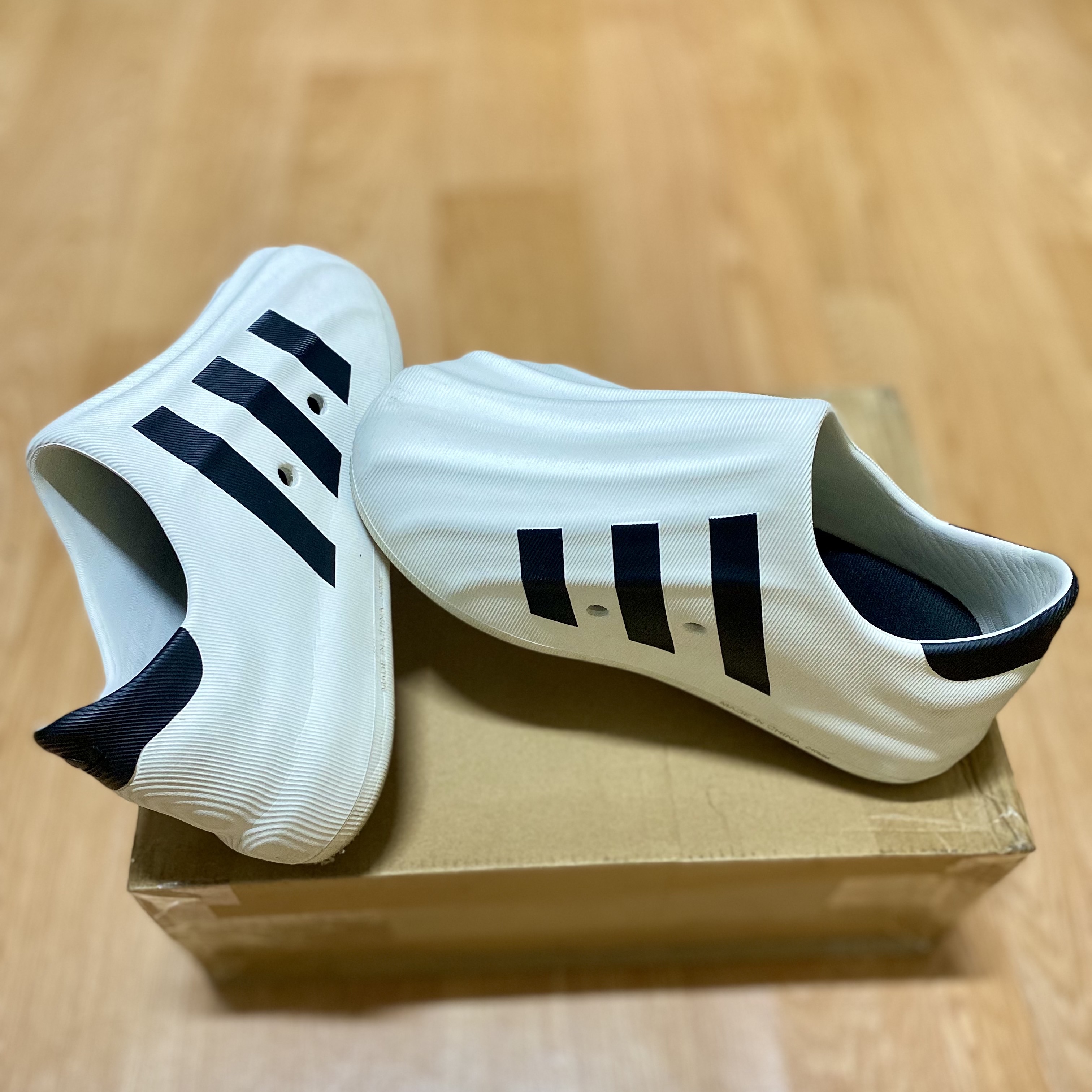 Adidas Adifom Superstar Core White 착용 스타일