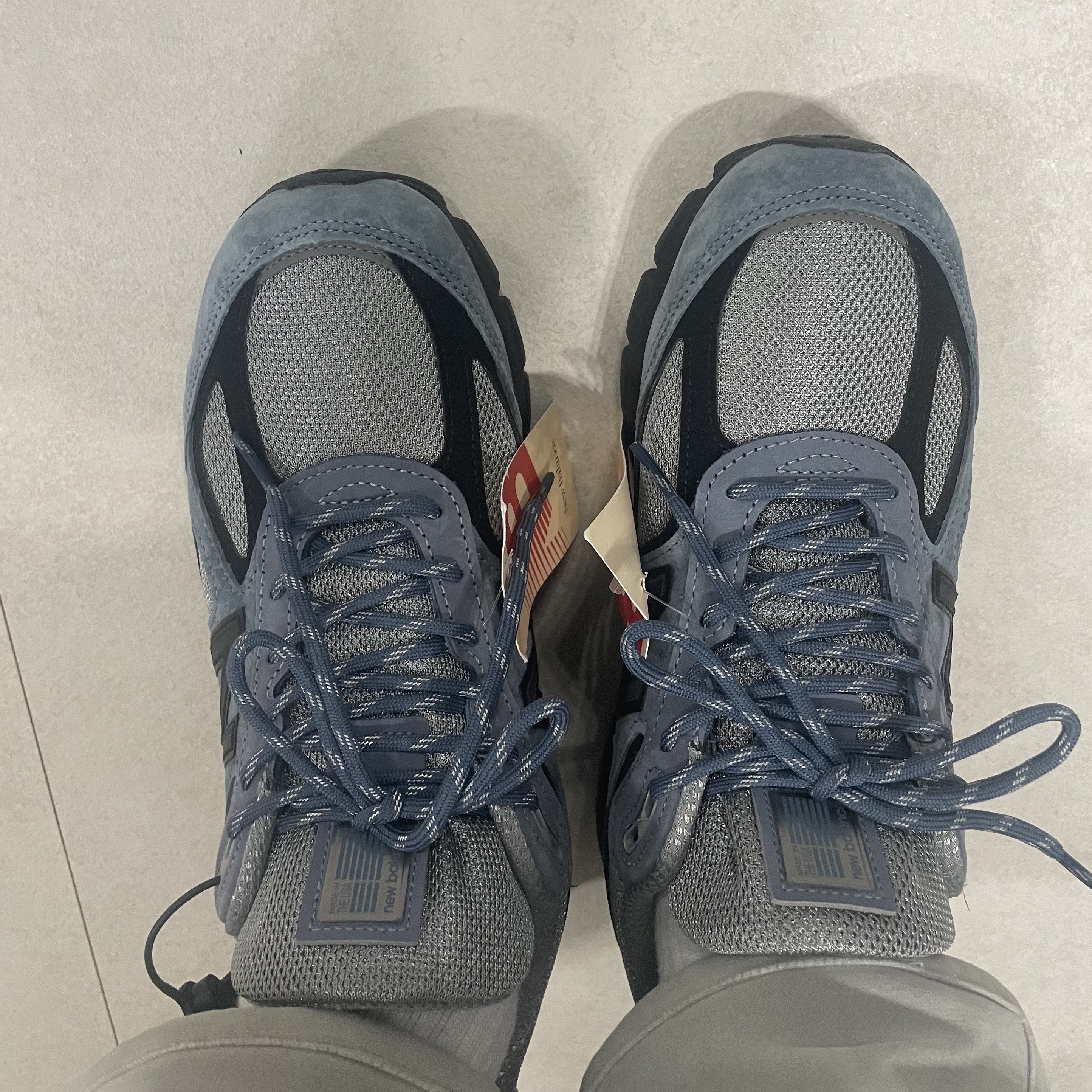 New Balance 990v4 Made in USA Arctic Grey 착용 스타일 - 4