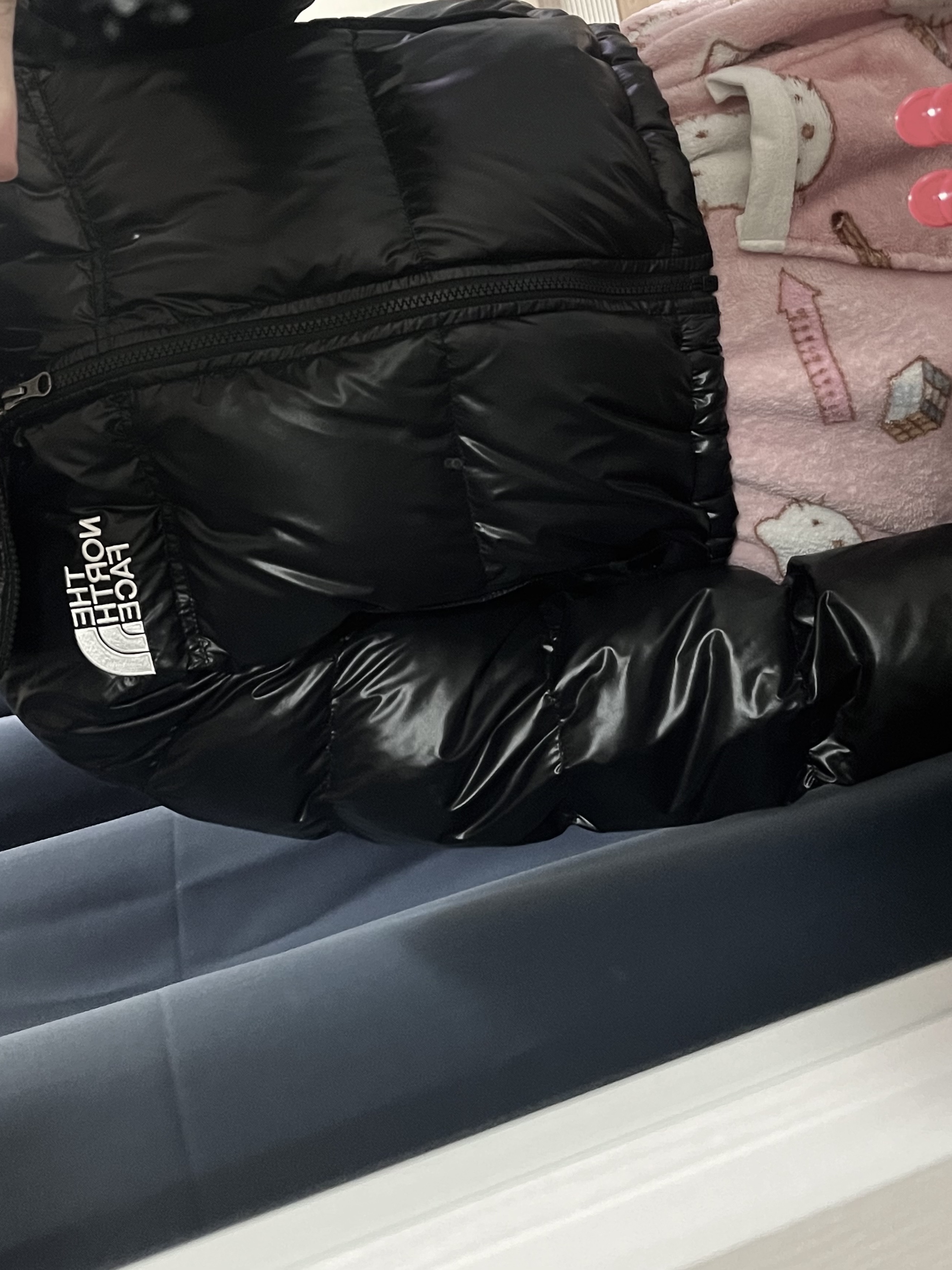 (W) The North Face Nuptse Short Jacket TNF Black 착용 스타일 - 3