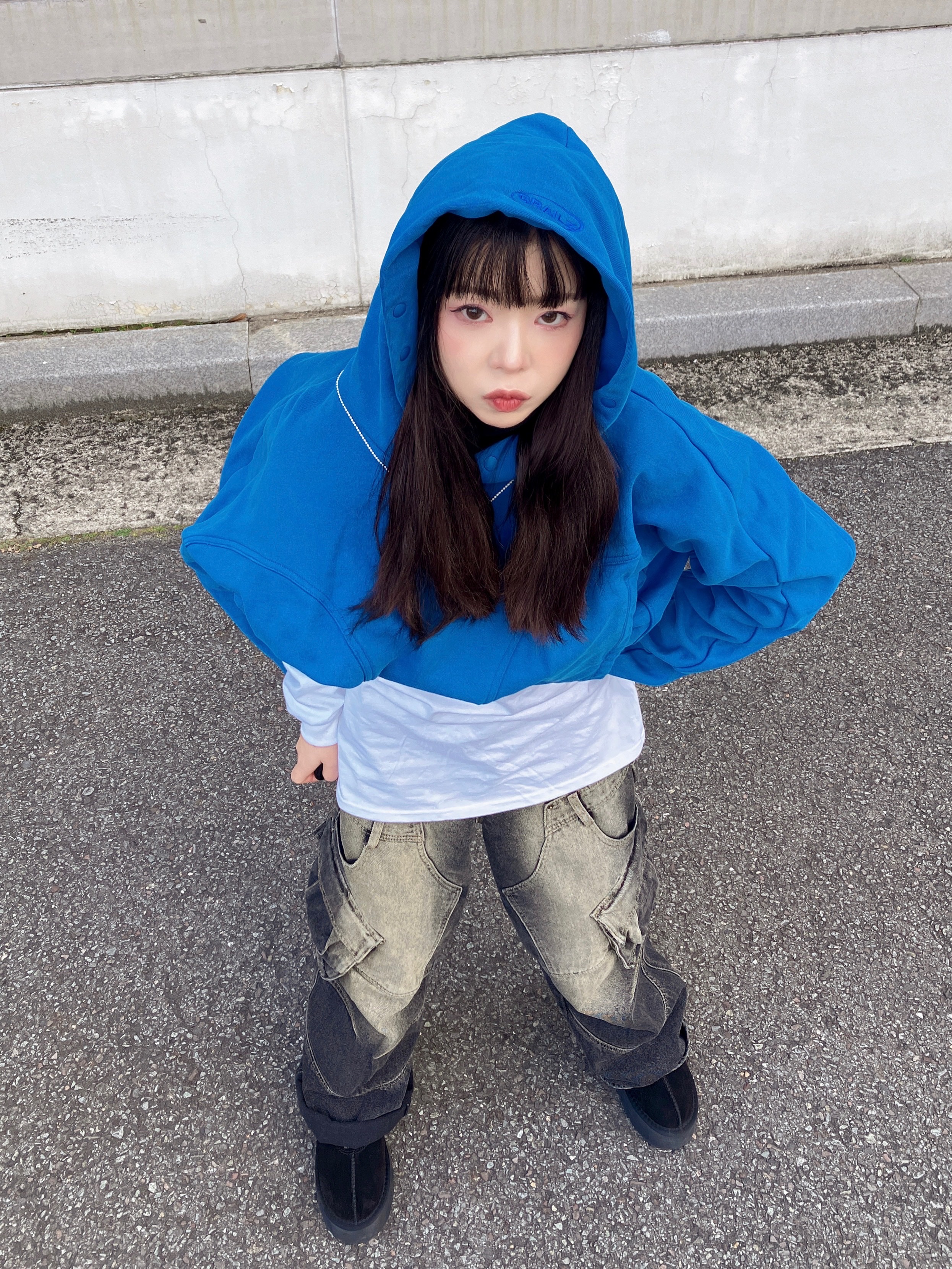 Grailz Geometry Hoodie Azzuri Blue, (W) UGG Funkette Slides Black 착용 스타일 - 7