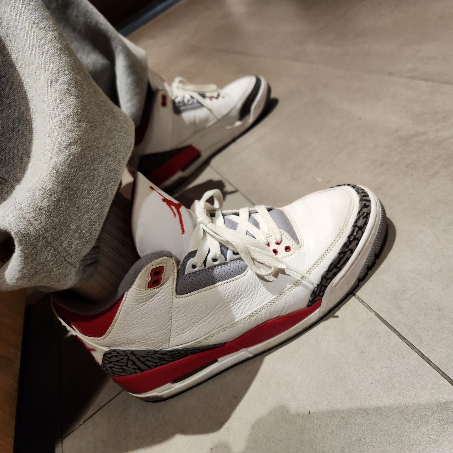Jordan 3 Retro Fire Red 2022, Nike x Stussy NRG Fleece Pants Dark Grey Heather (DO9340-063) 착용 스타일 - 3