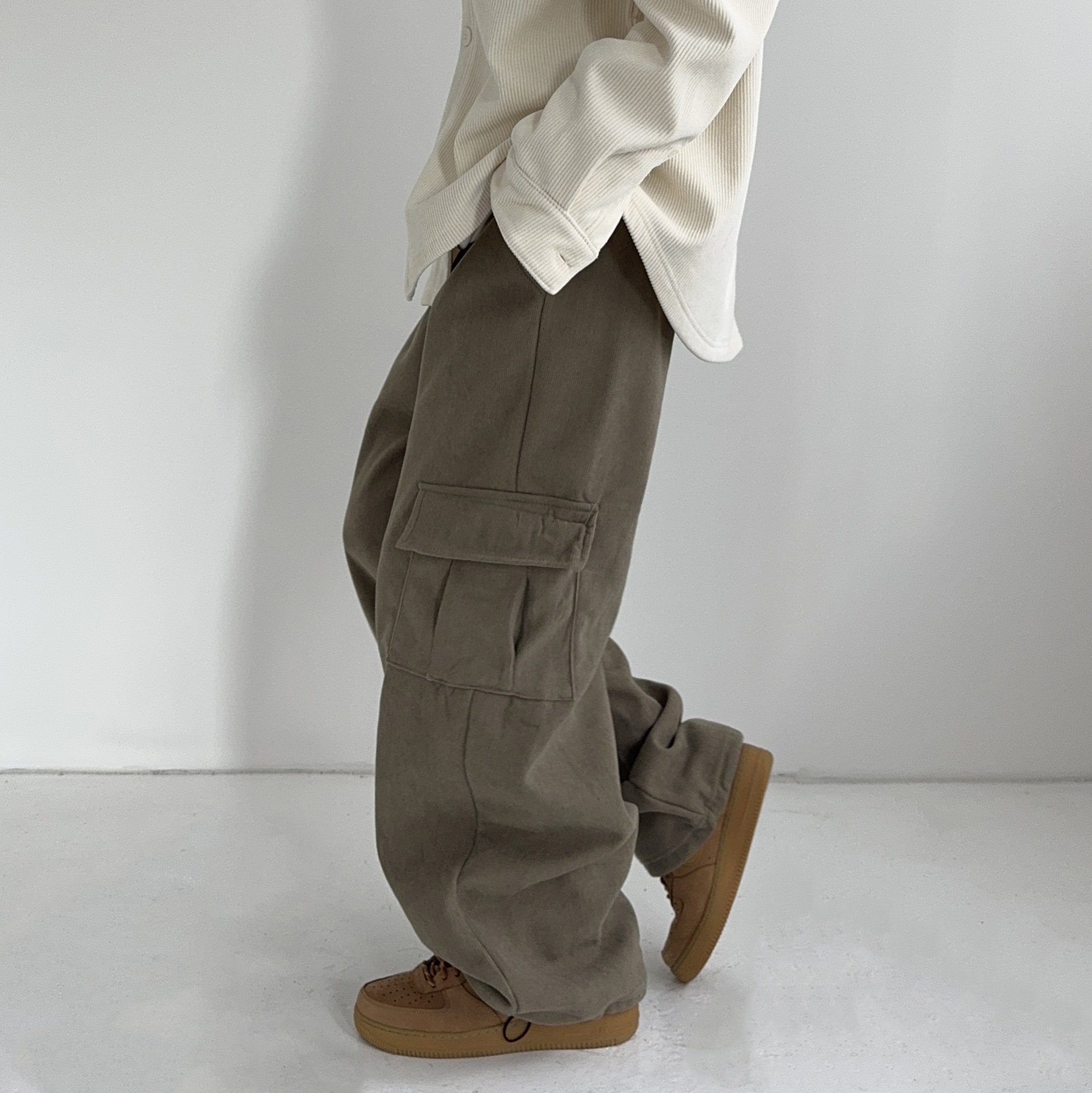 Nike Air Force 1 '07 WB Flax 착용 스타일 - 3
